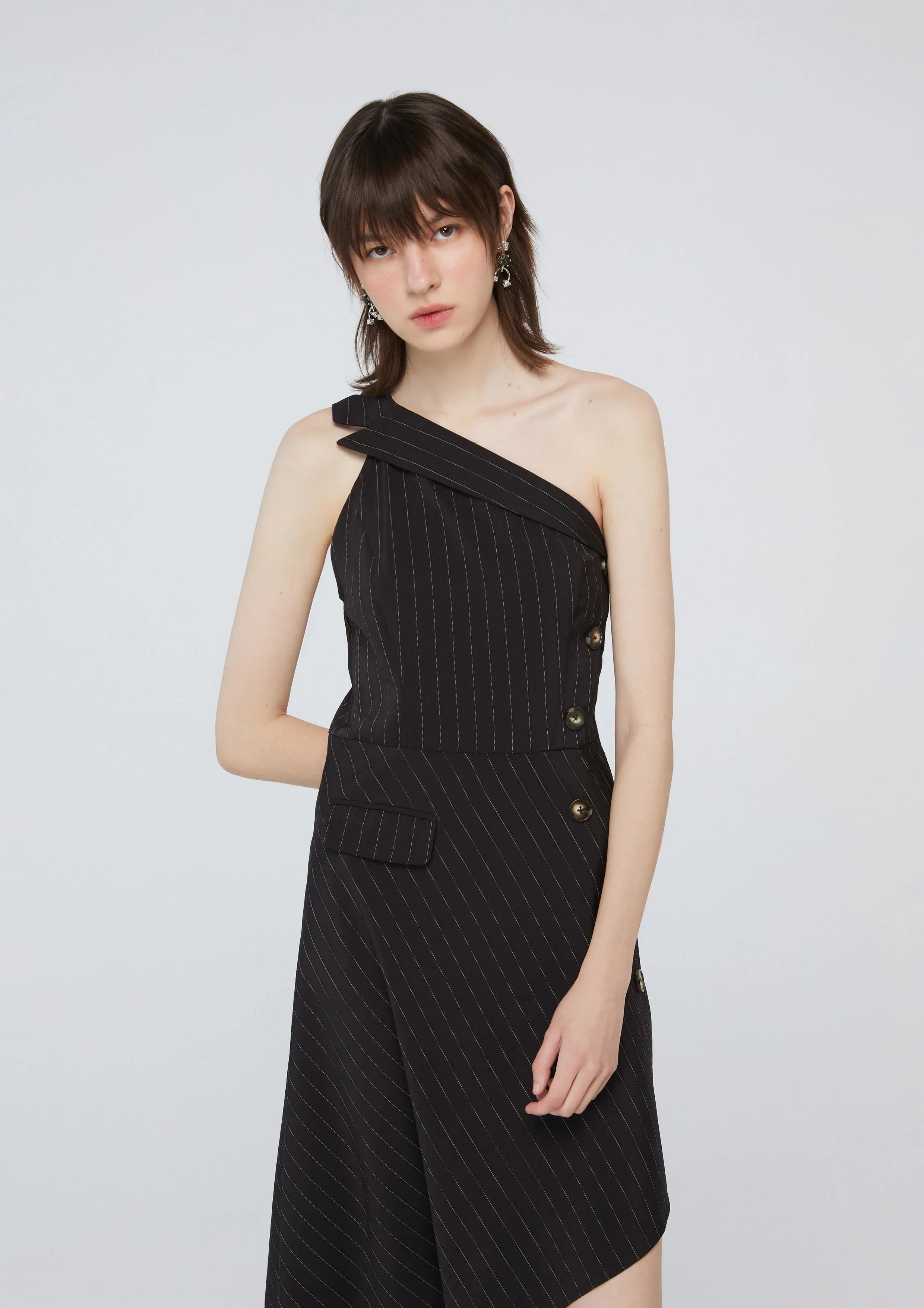 เดรสยาวเปิดไหล่ลายทาง