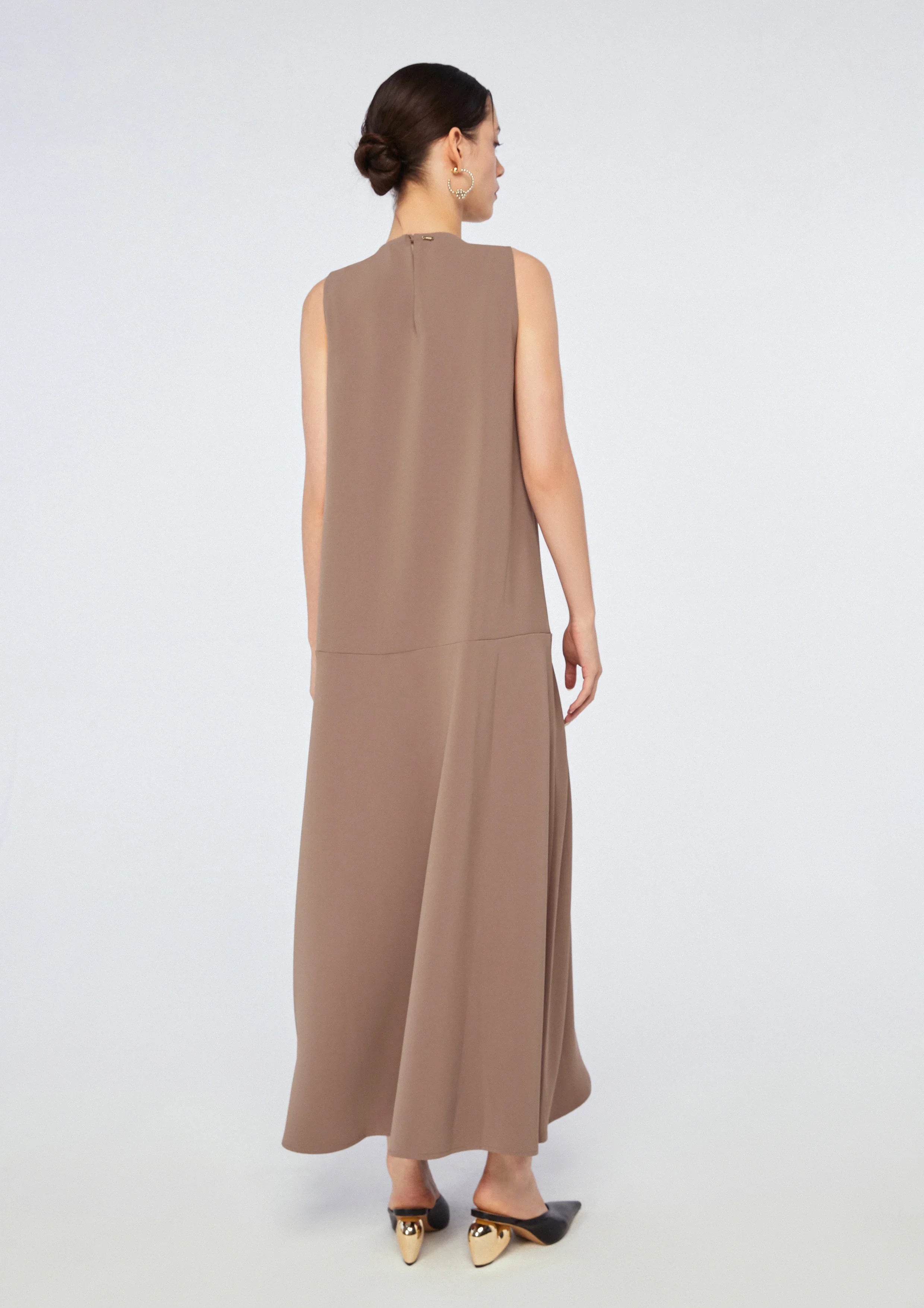 เดรสยาวกระโปรงระบาย