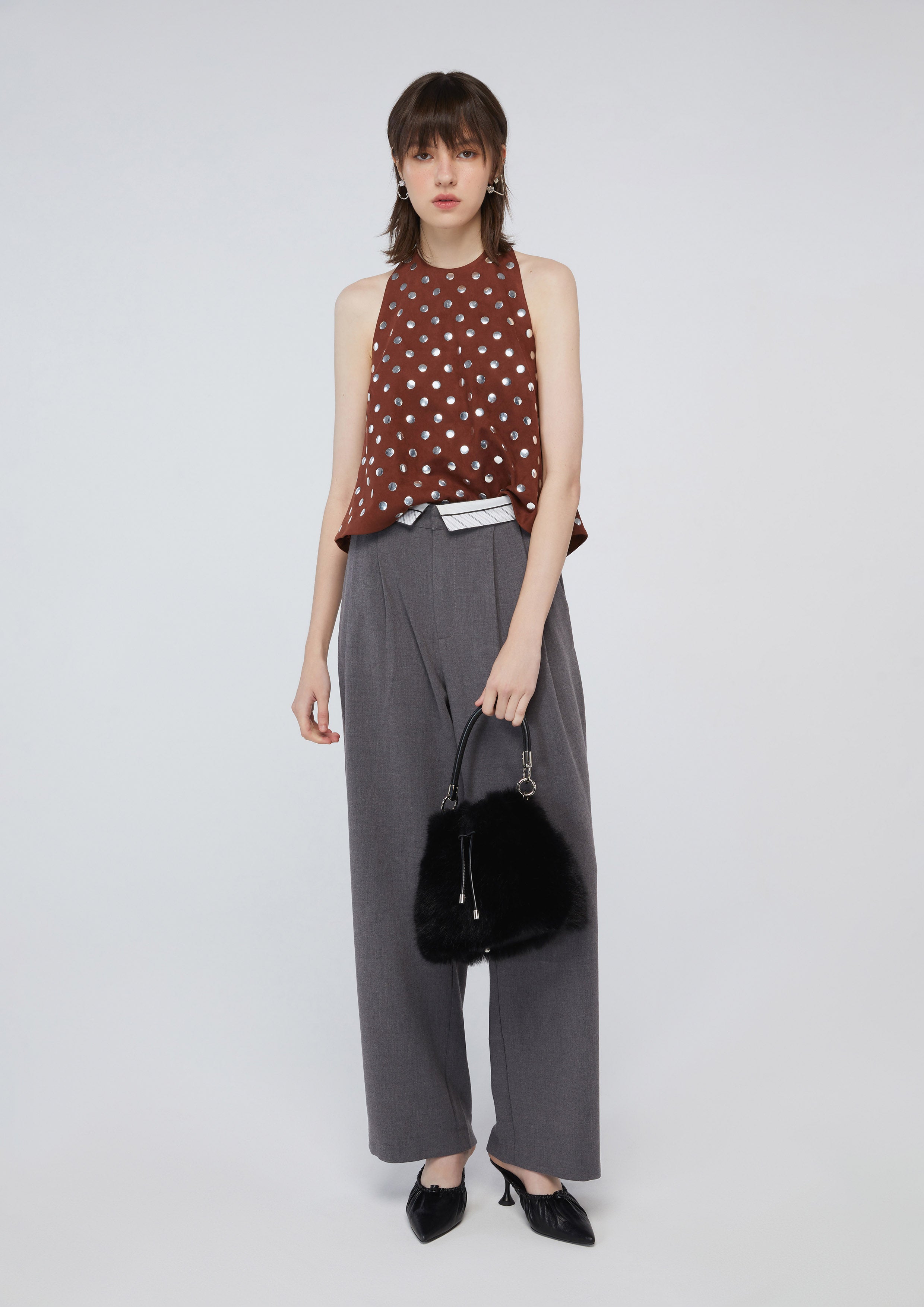 เสื้อหนังกลับแต่งหมุดโลหะ