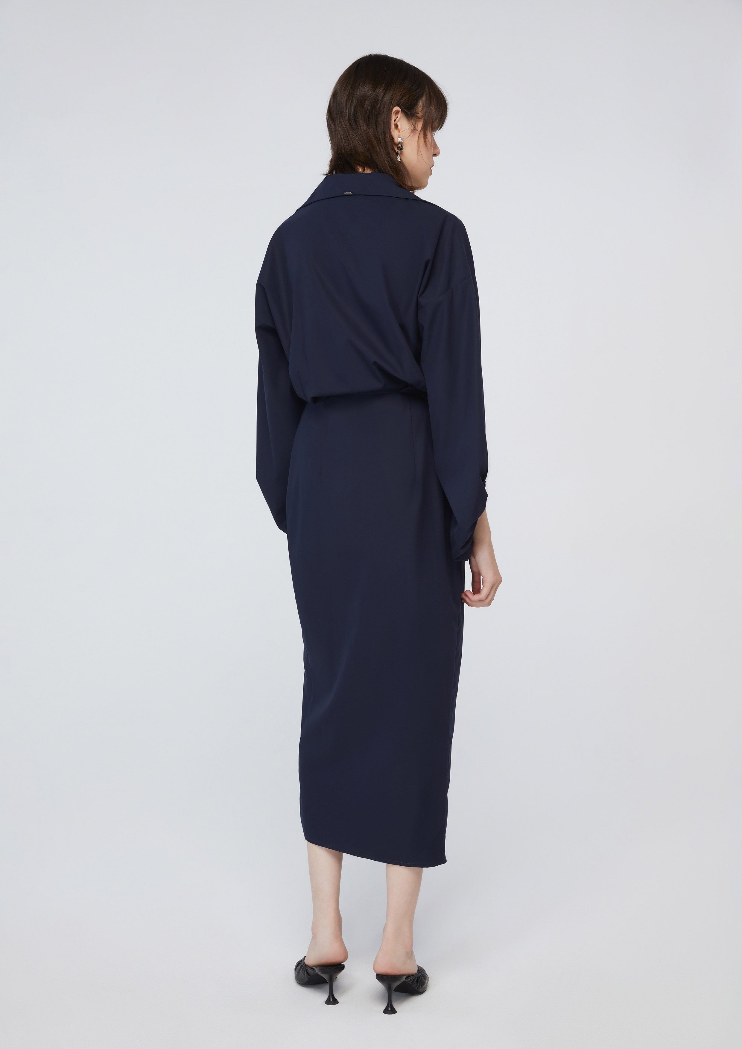 เดรสคลุมเข่าขมวดปม