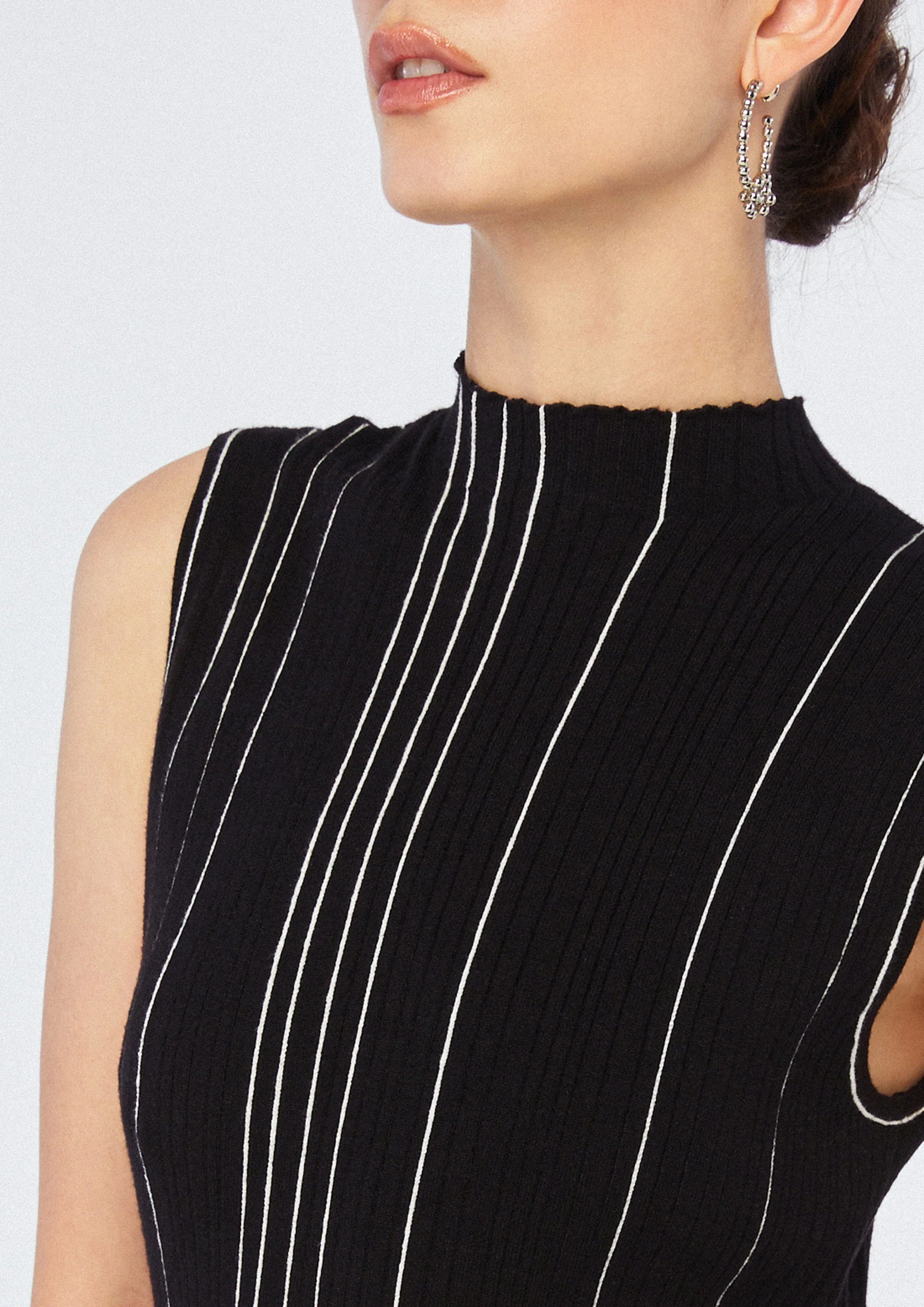 เดรสยาวคอสูงลายทาง