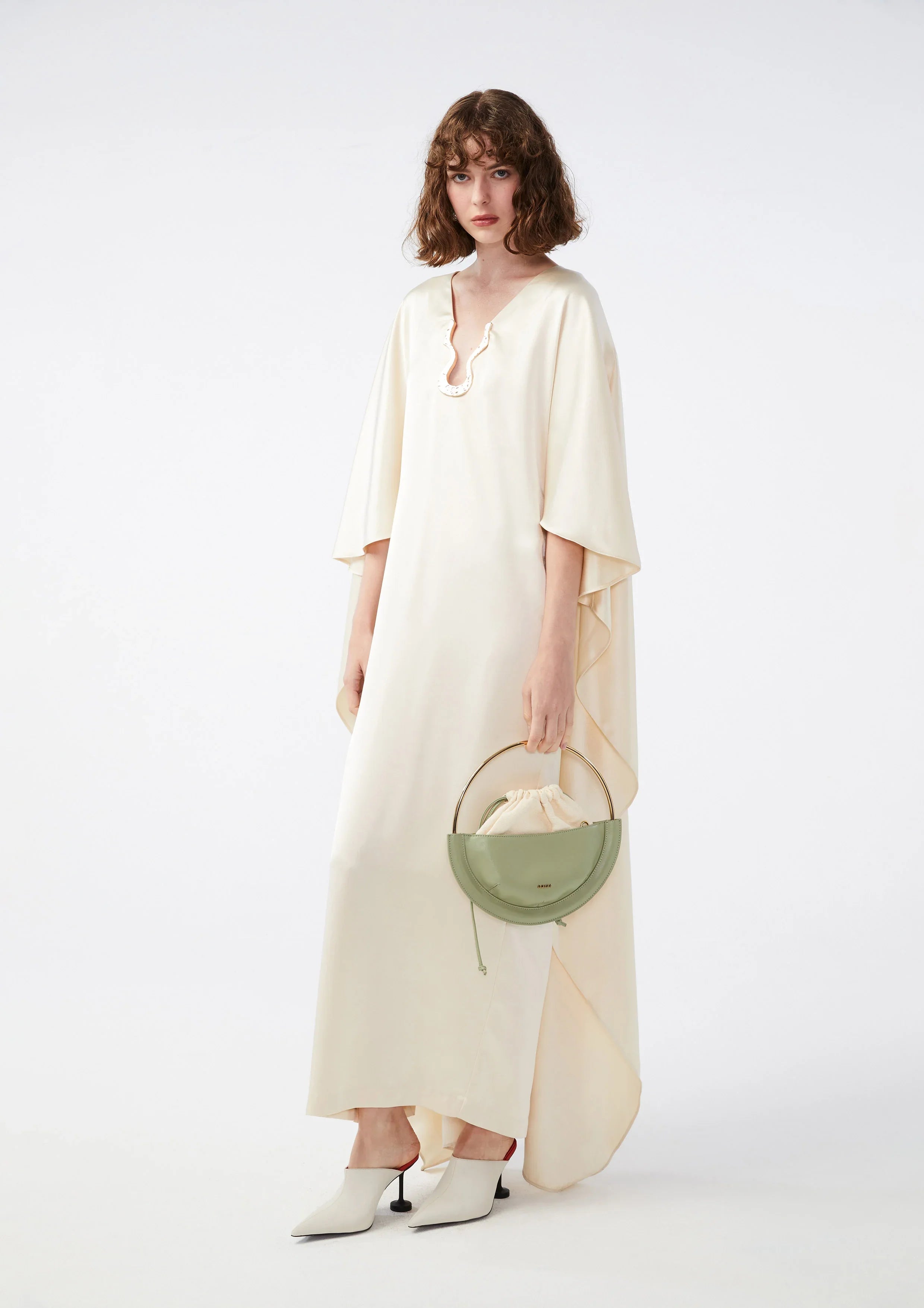 เดรสยาวระบายผ้าซาติน