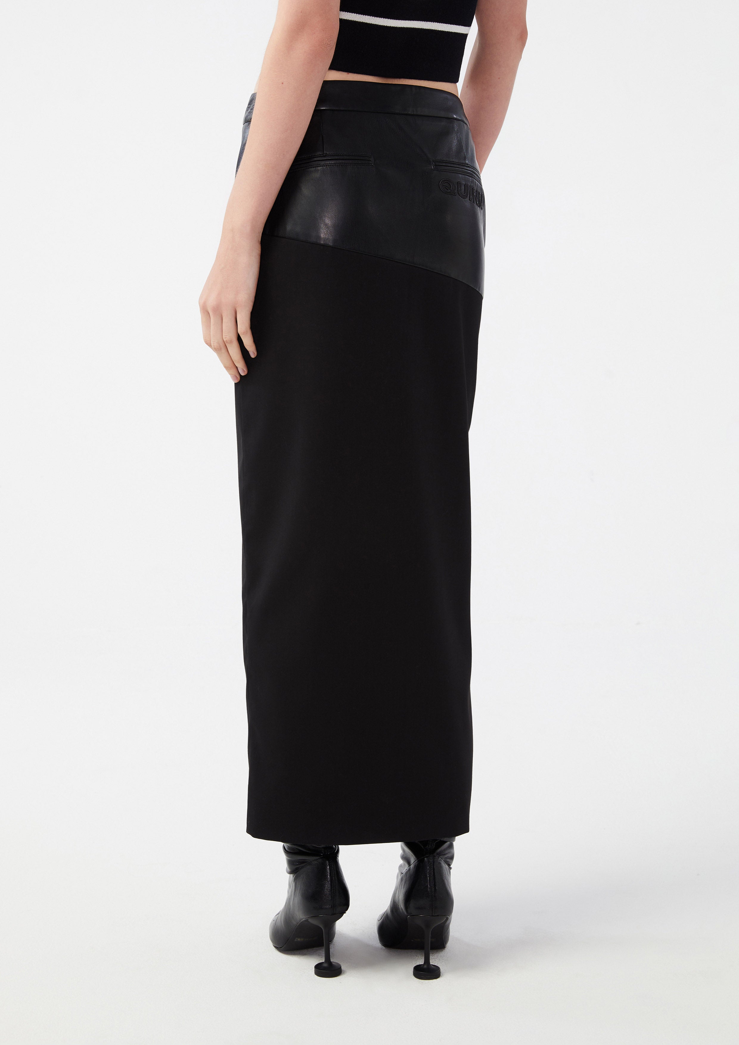 กระโปรงคลุมเข่าแต่งพาแนลผ้าหนัง