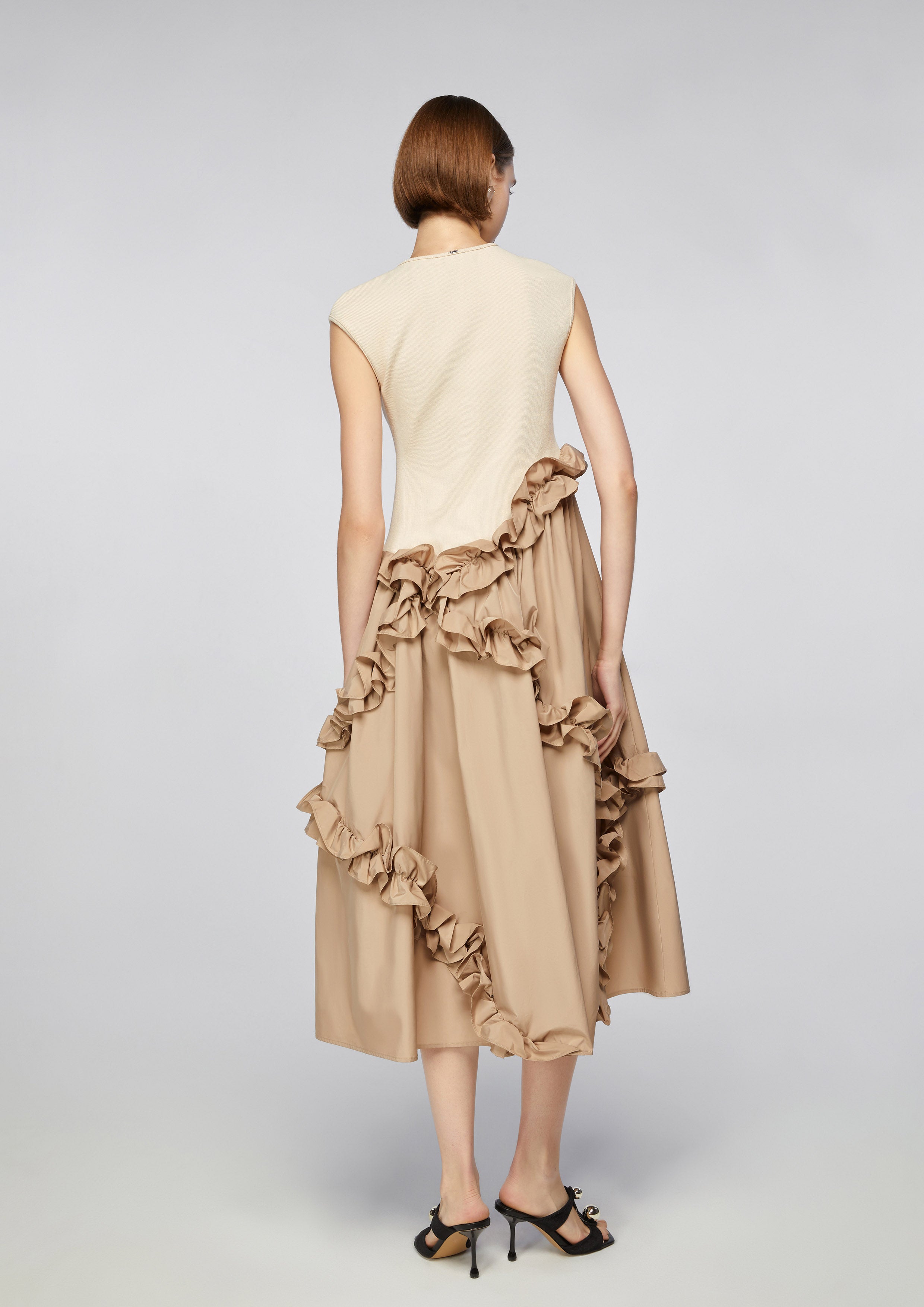 เดรสแขนกุดกระโปรงแต่งผ้าระบาย