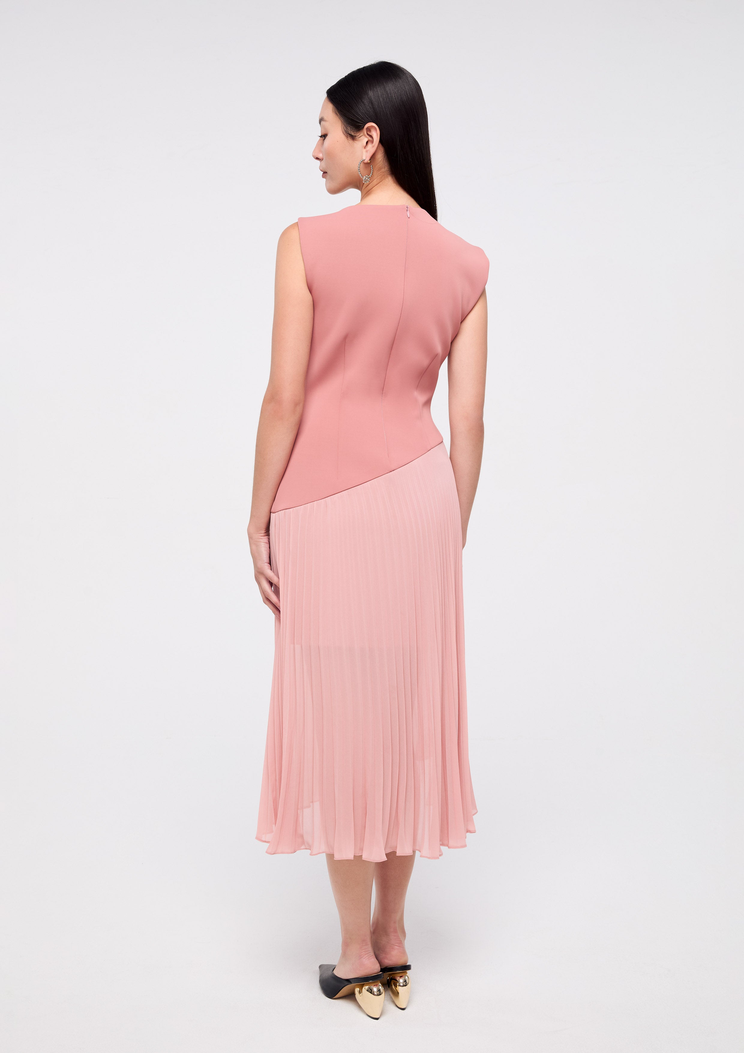 เดรสคลุมเข่ากระโปรงพลีท