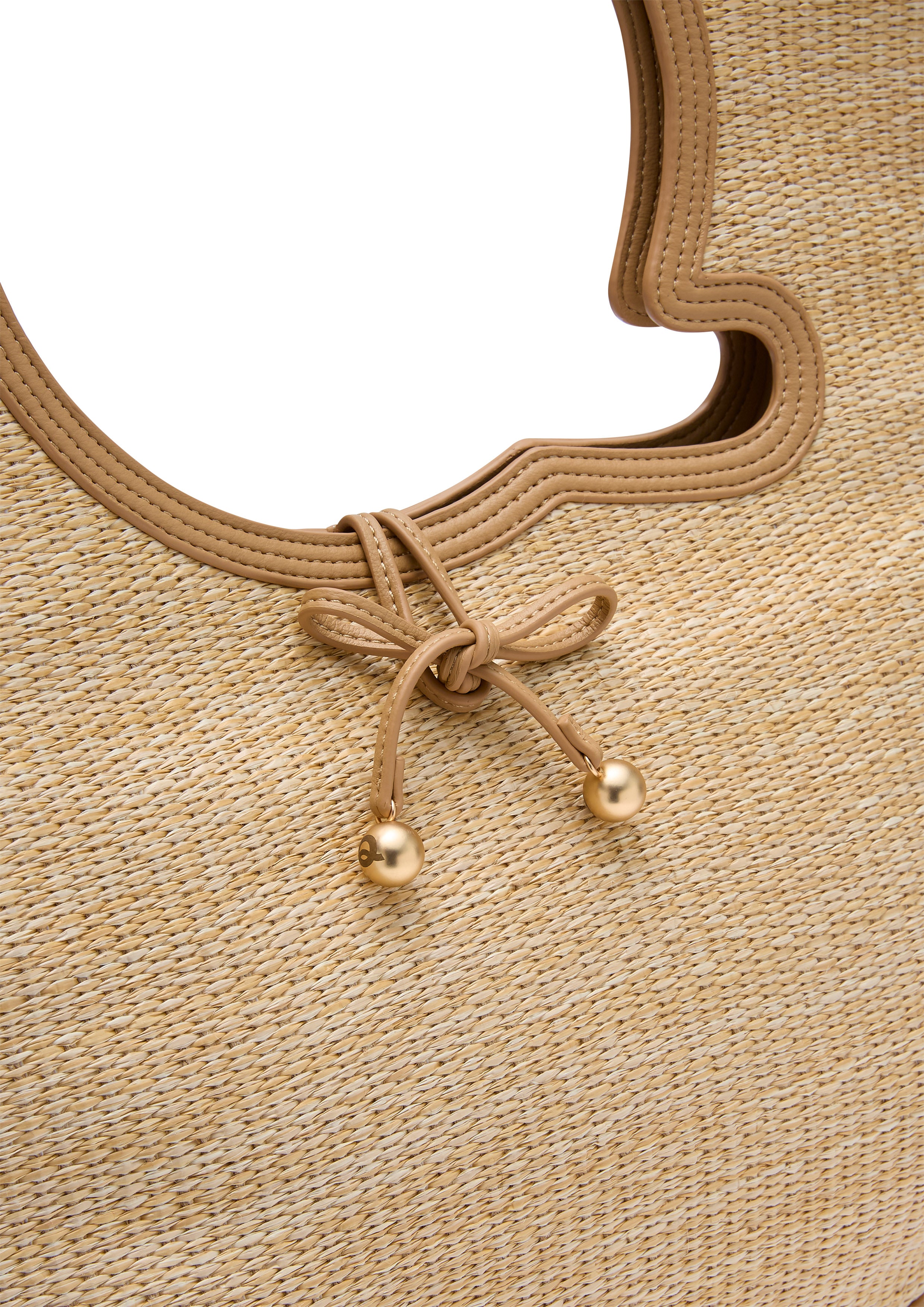 กระเป๋าถือ Q Raffiaria