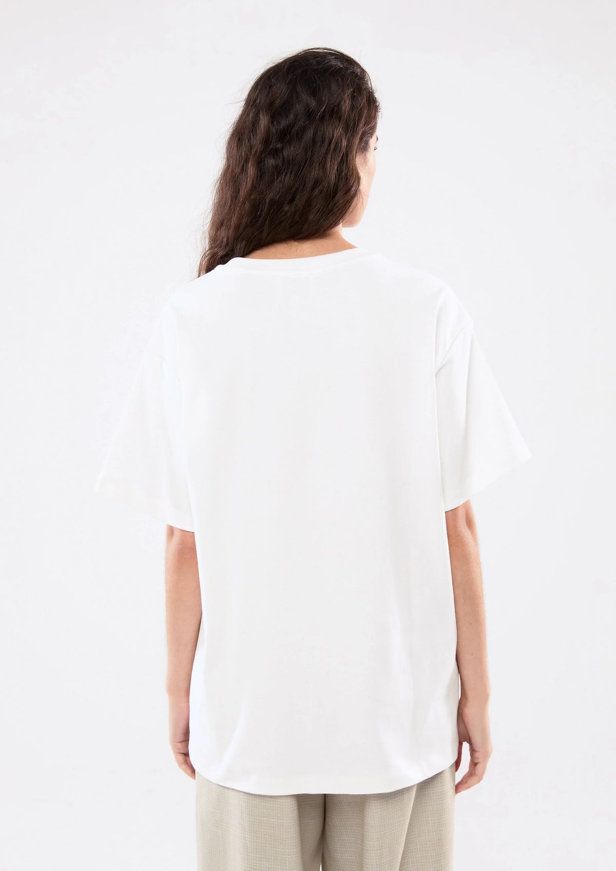 เสื้อยืดแขนสั้นพิมพ์ลายโลโก้กราฟฟิค
