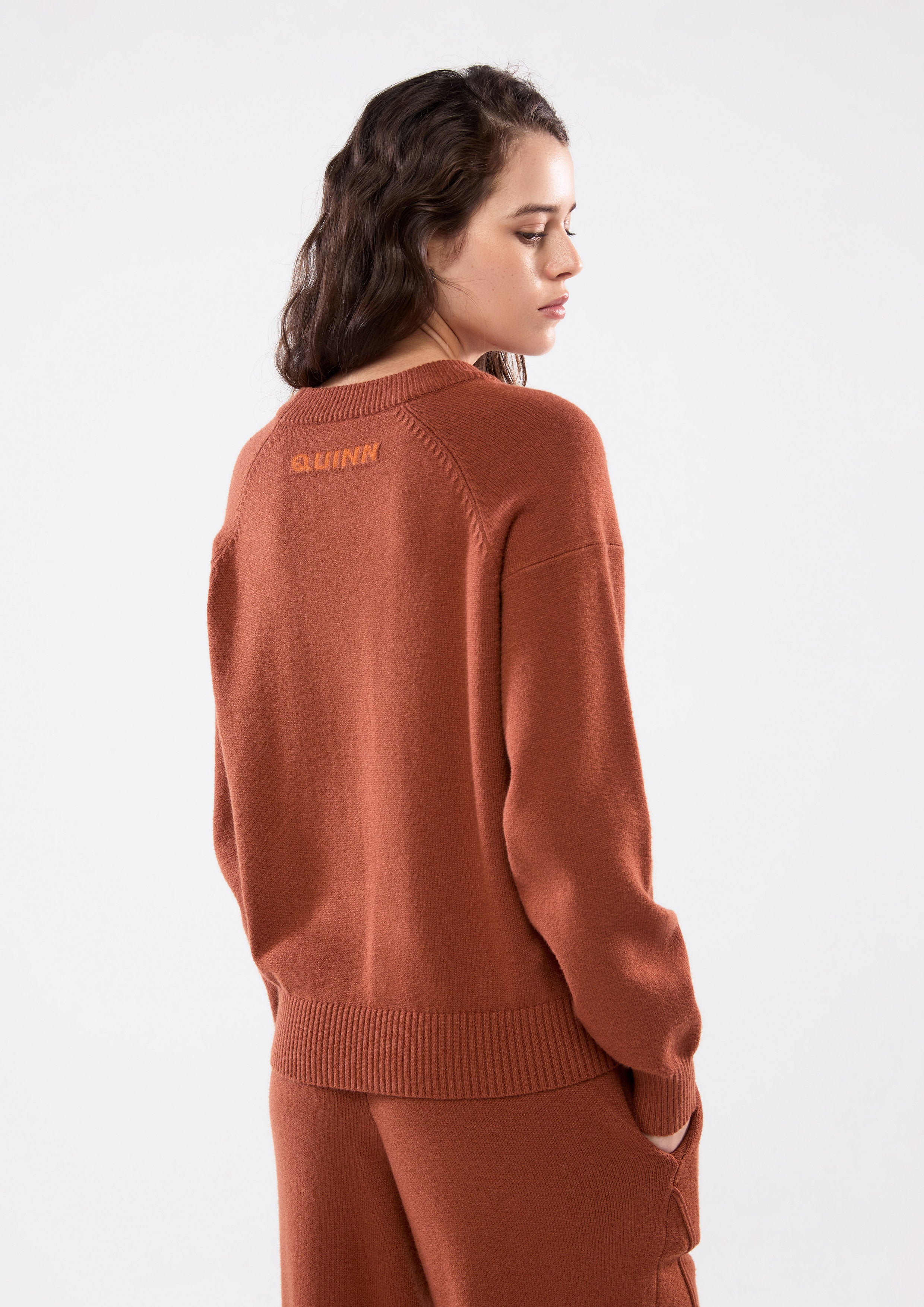 เสื้อพูลโอเวอร์ผ้านิตแขนยาว