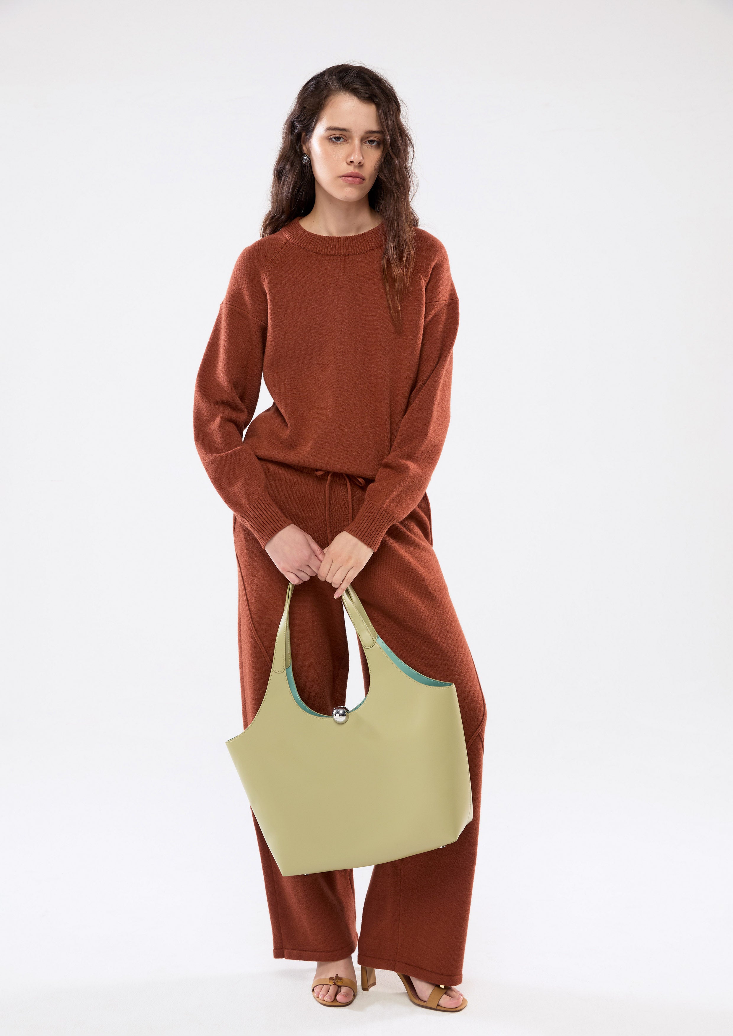 เสื้อพูลโอเวอร์ผ้านิตแขนยาว