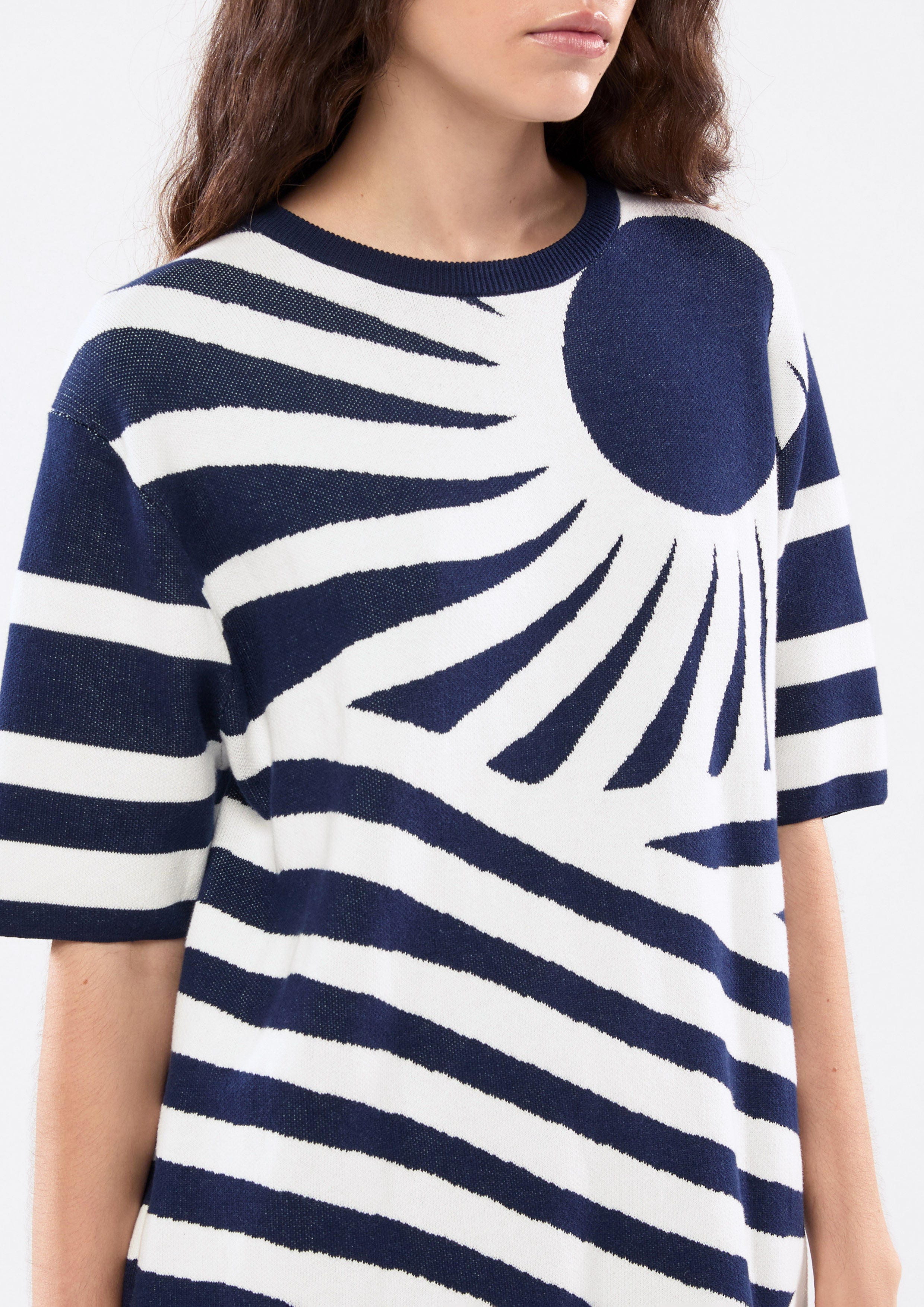 เสื้อยืดแขนสั้นลายทาง