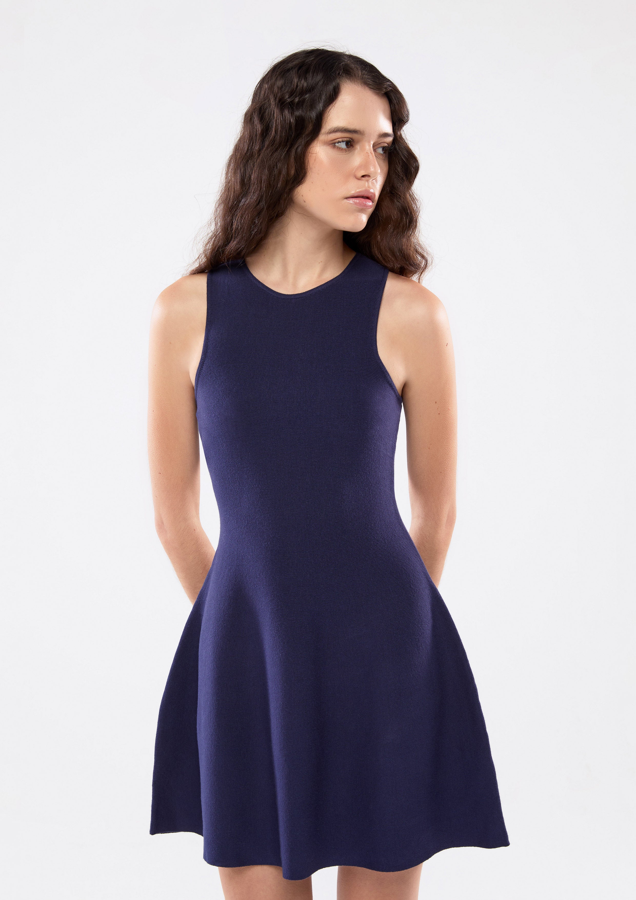 เดรสสั้นแขนกุดกระโปรงระบาย