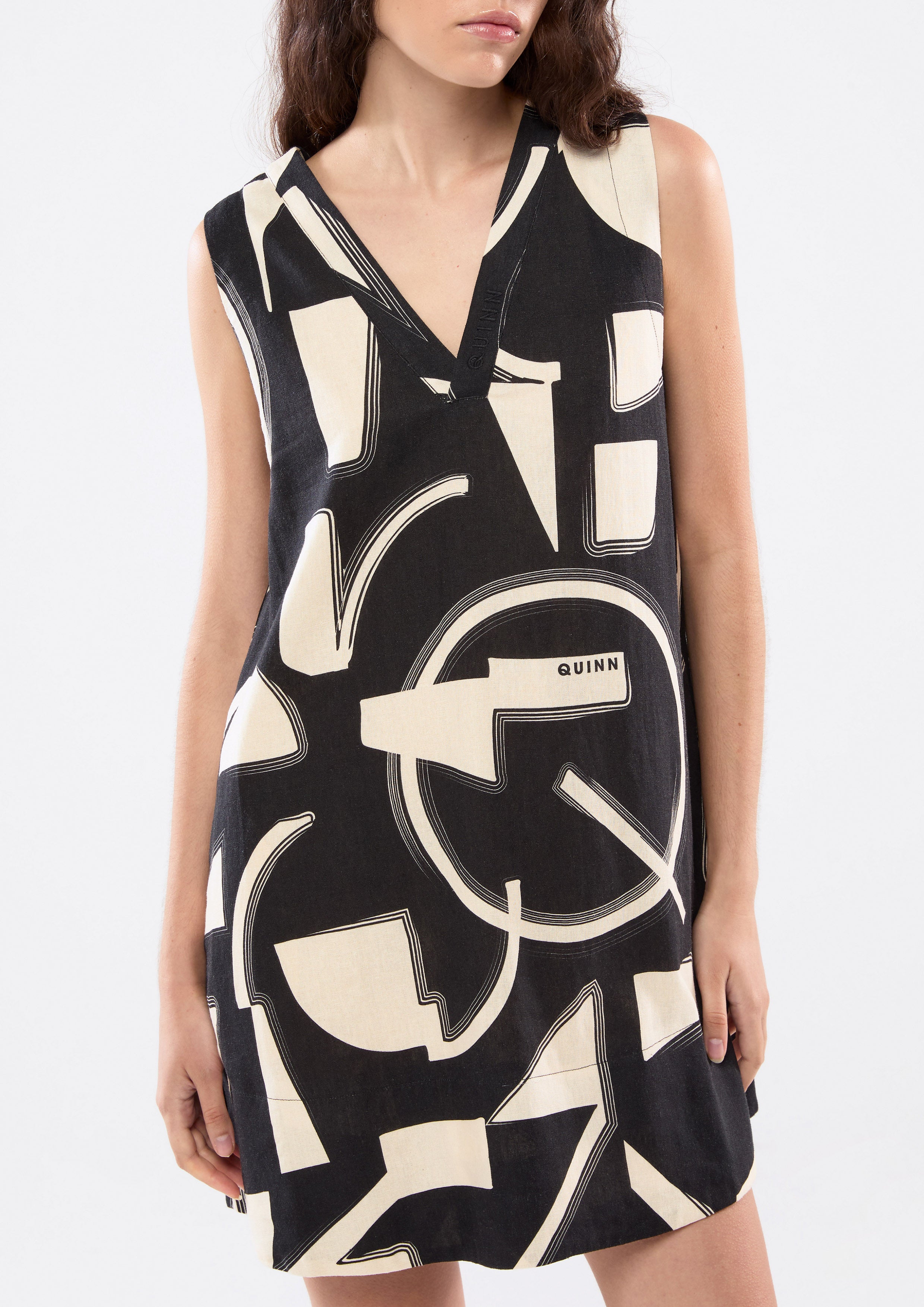 เดรสสั้นแขนกุดพิมพ์ลาย