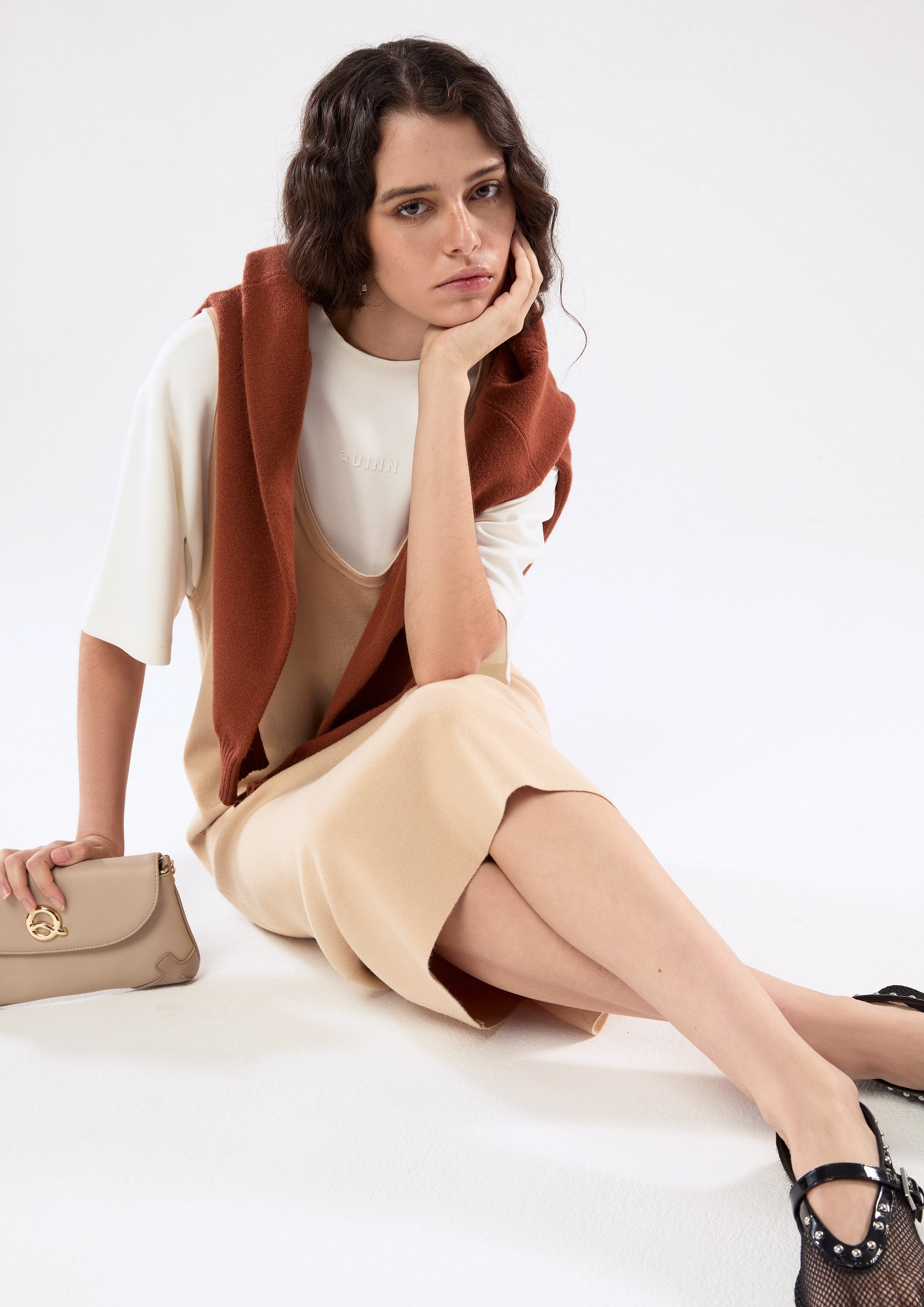 เดรสคลุมเข่าเลเยอร์แขนสั้น