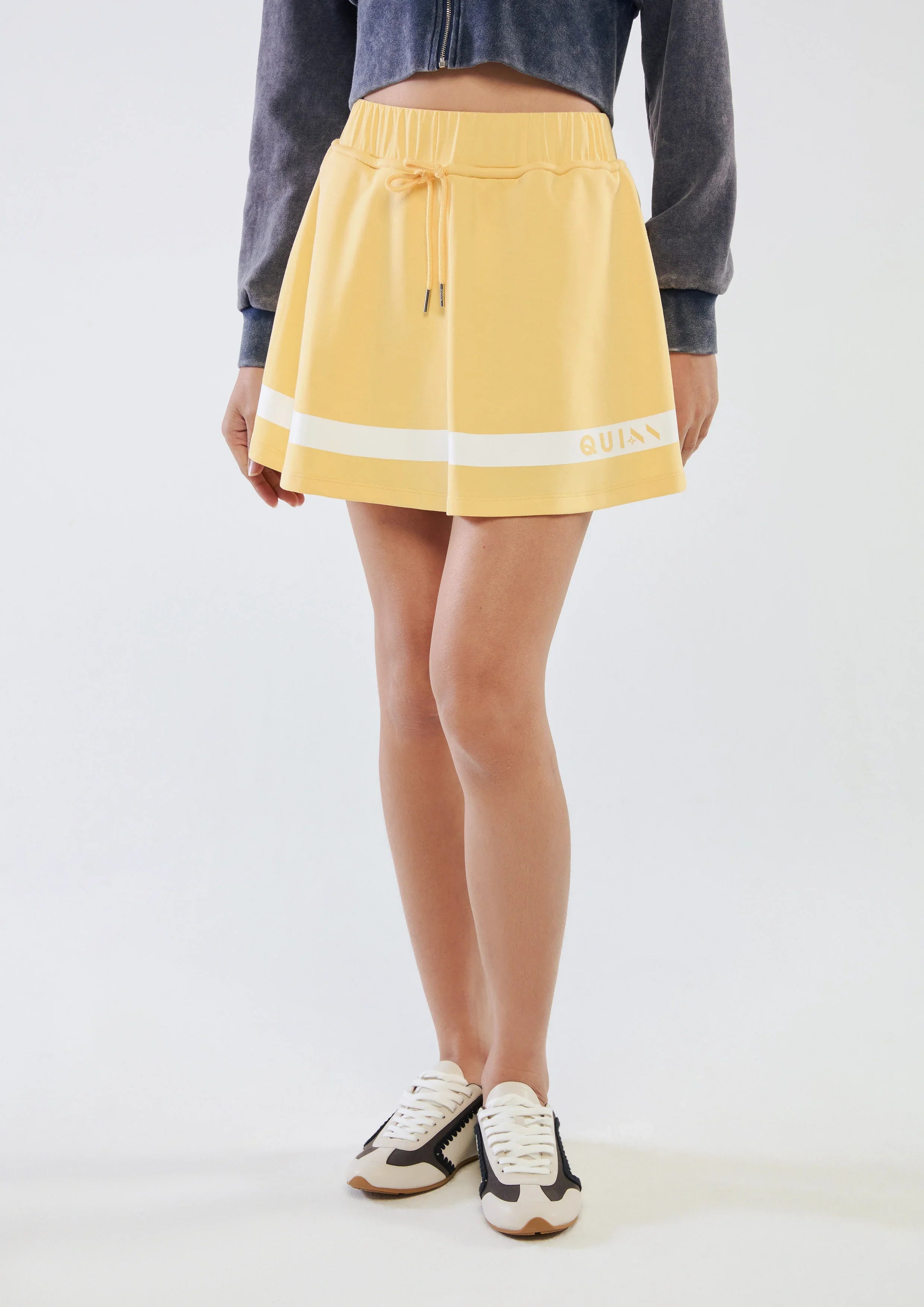 กระโปรงสั้นพิมพ์โลโก้