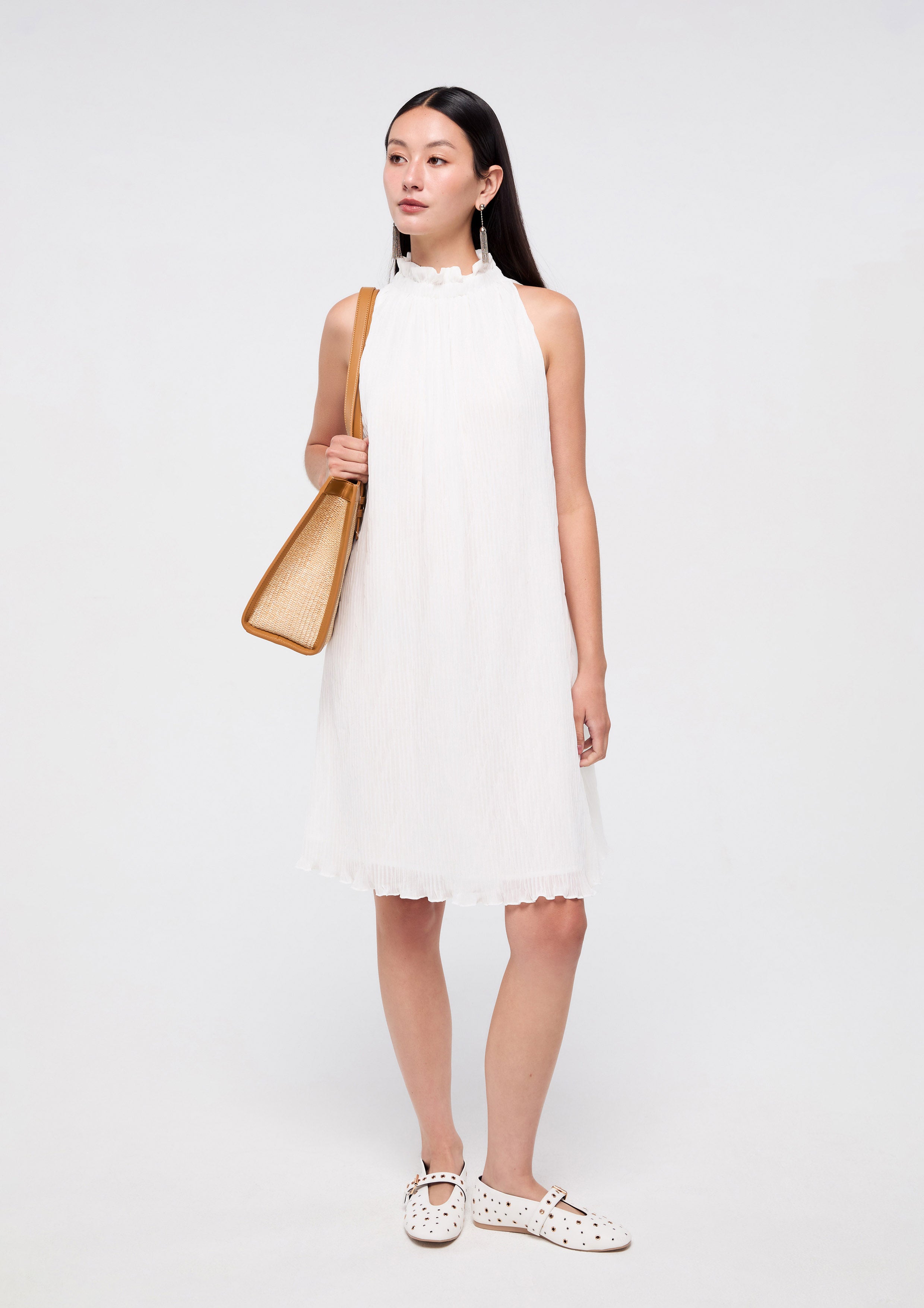 เดรสสั้นคอเสื้อระบาย