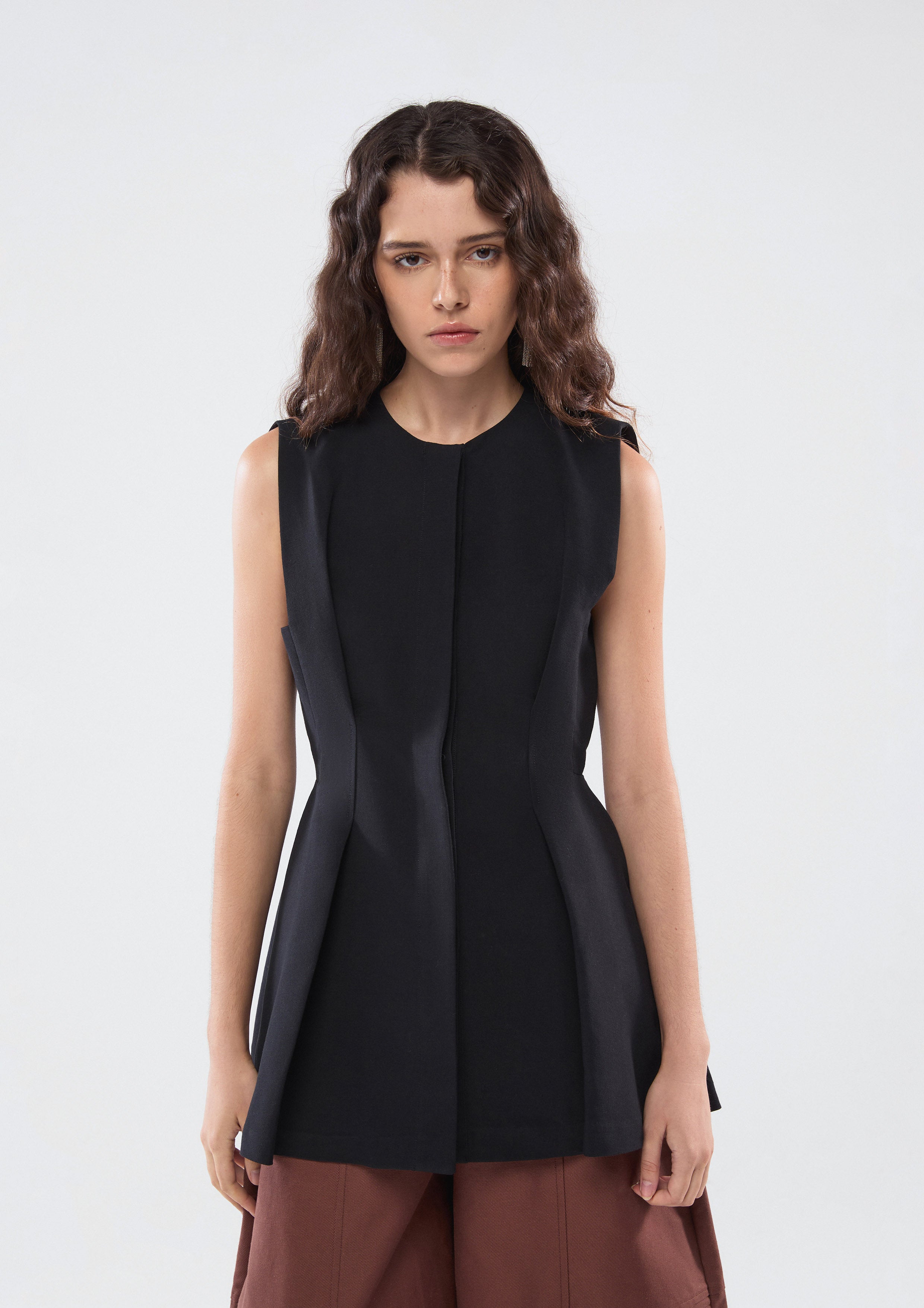 เสื้อเบล้าส์จับจีบแขนกุด