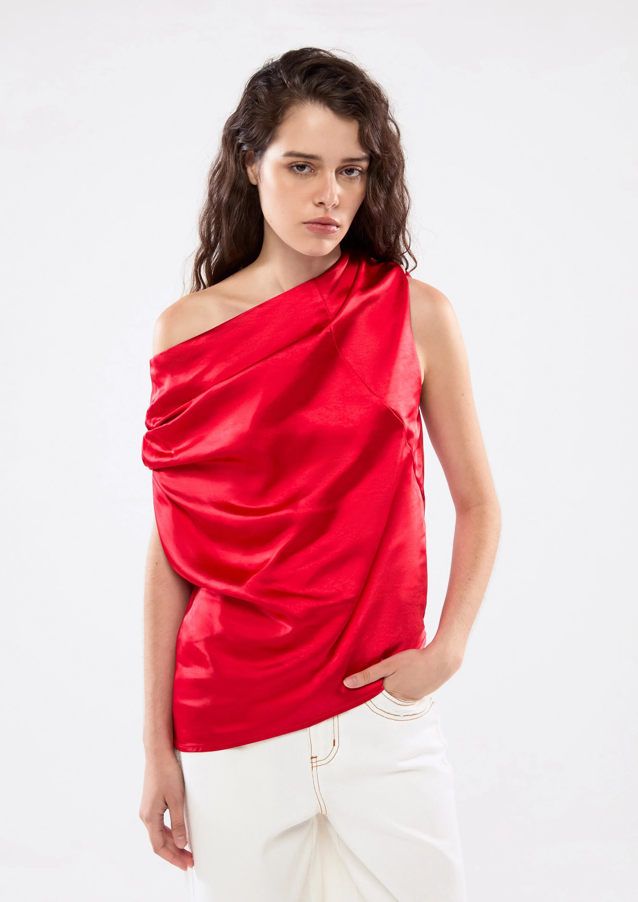 เสื้อปาดไหล่ผ้าซาติน