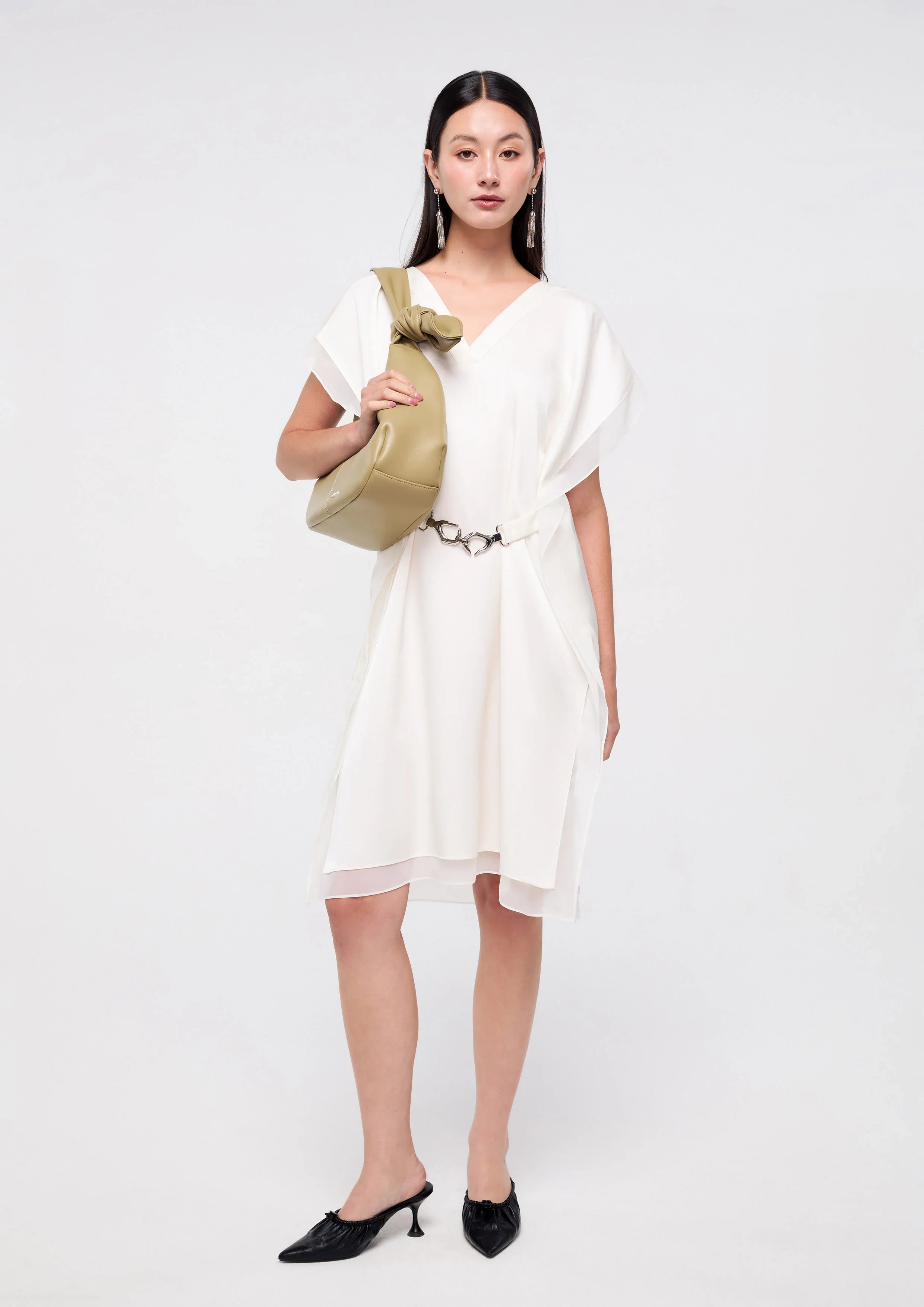 เดรสสั้นคอวีพร้อมเข็มขัด