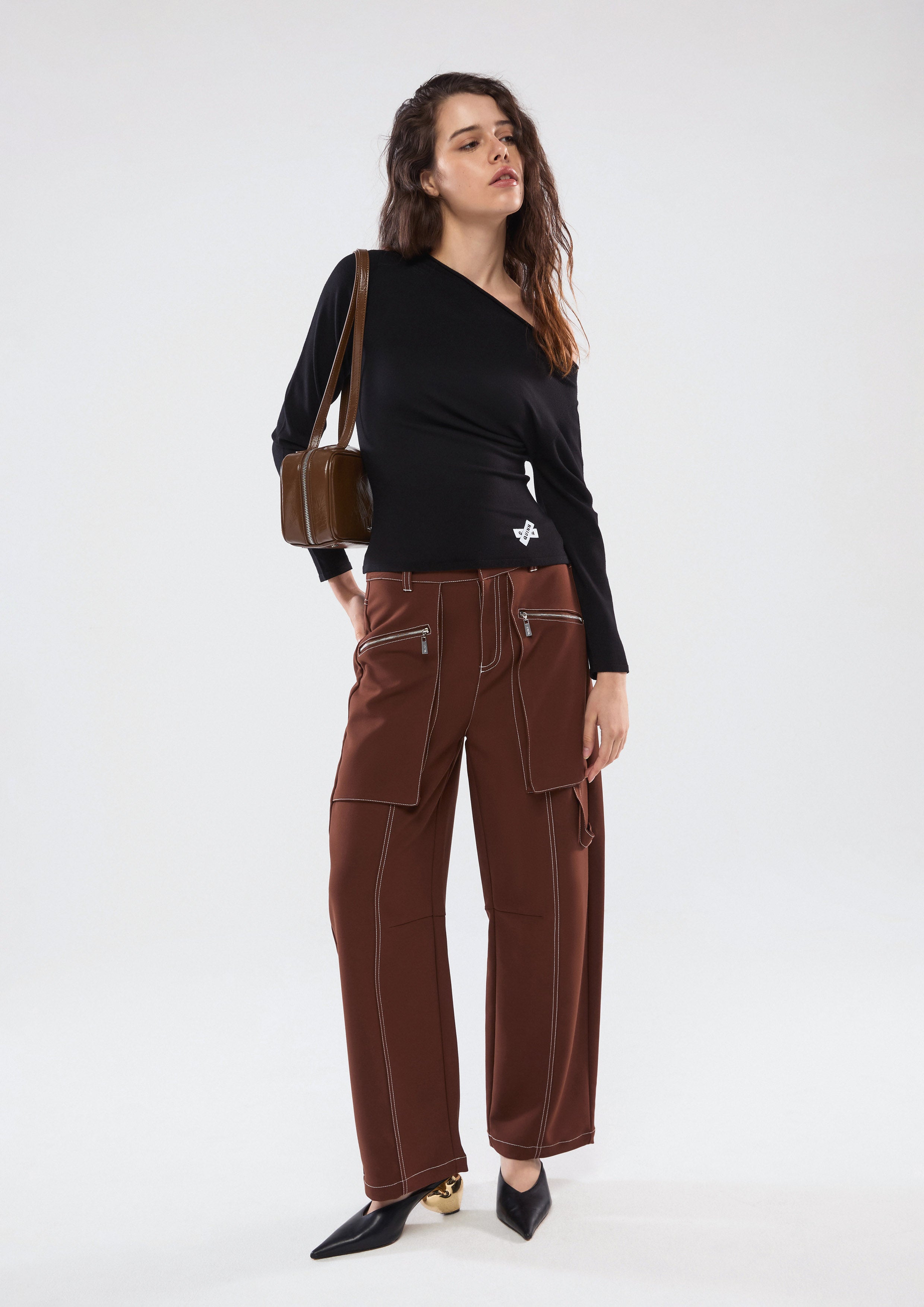 เสื้อแขนยาวปาดไหล่