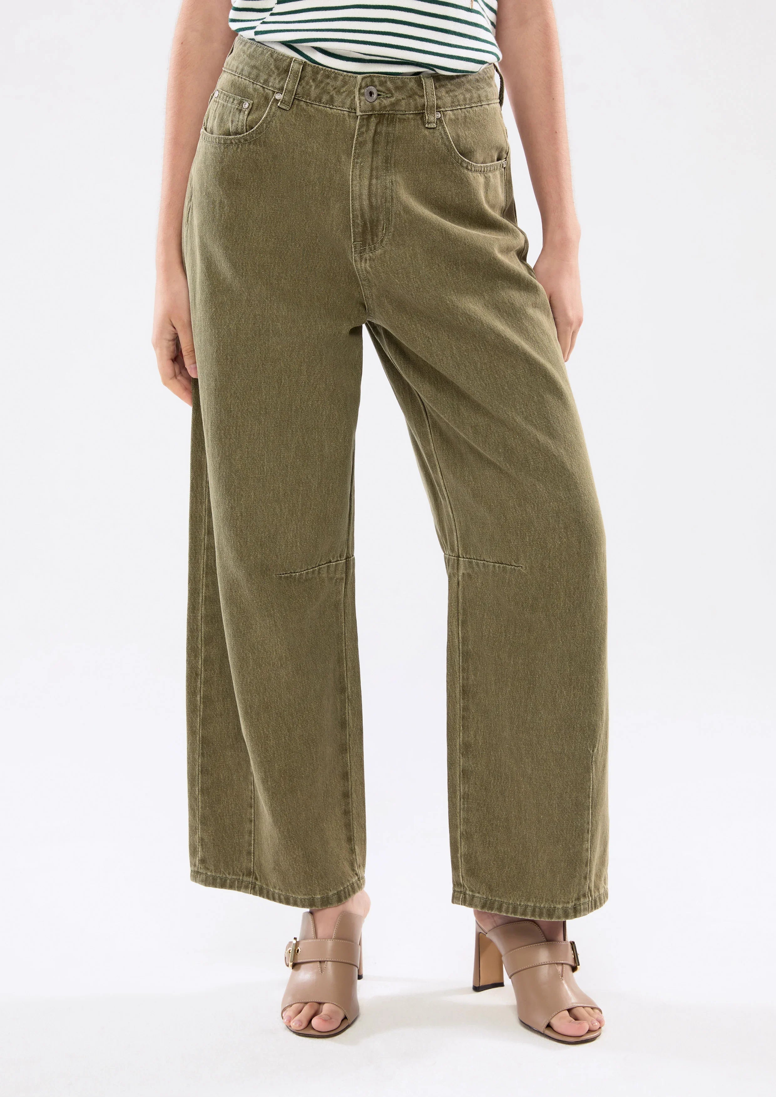 กางเกงเดนิมขากว้างสีเฟด