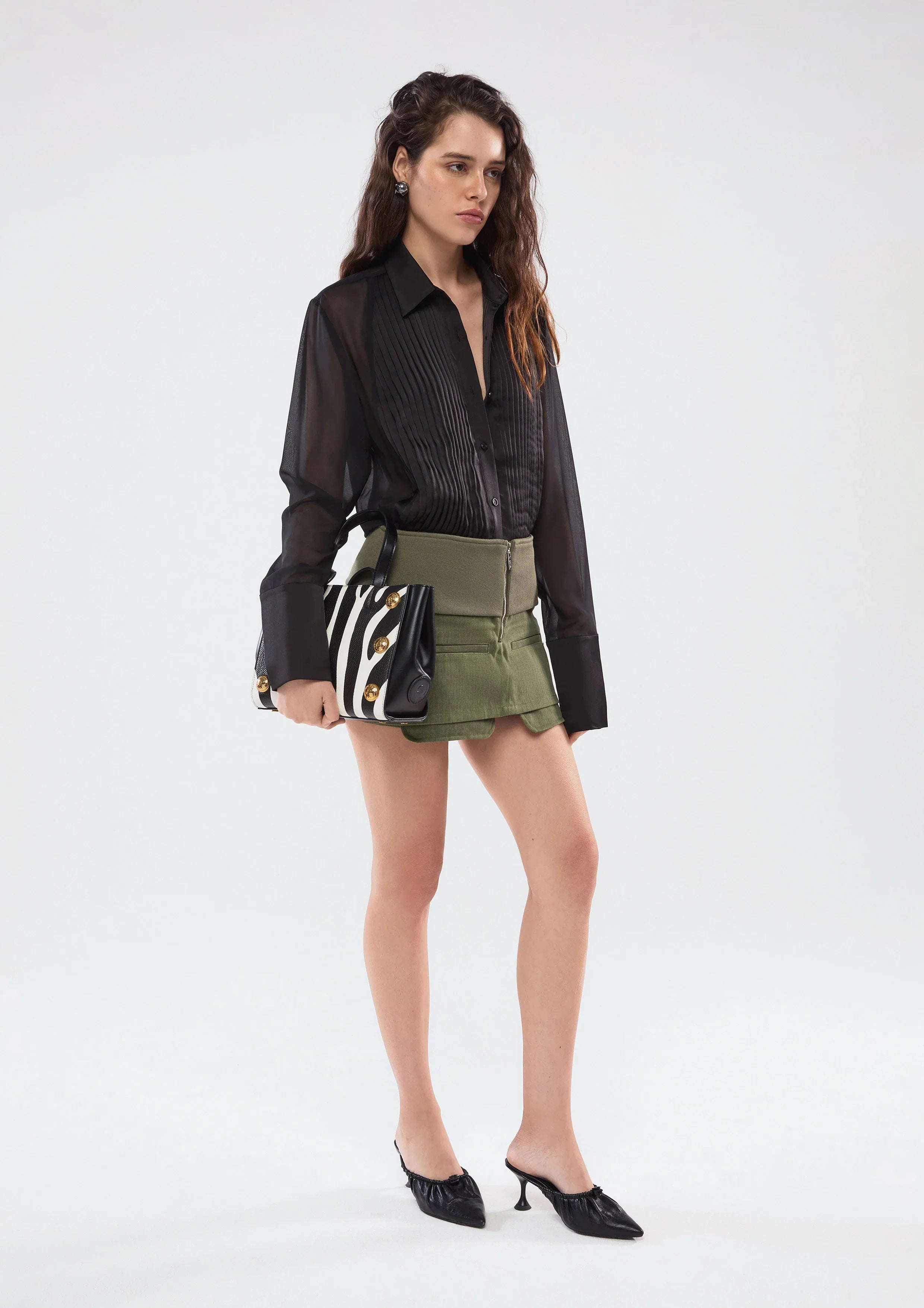 เสื้อเชิ้ตผ้าซีทรูแต่งผ้าพลีท