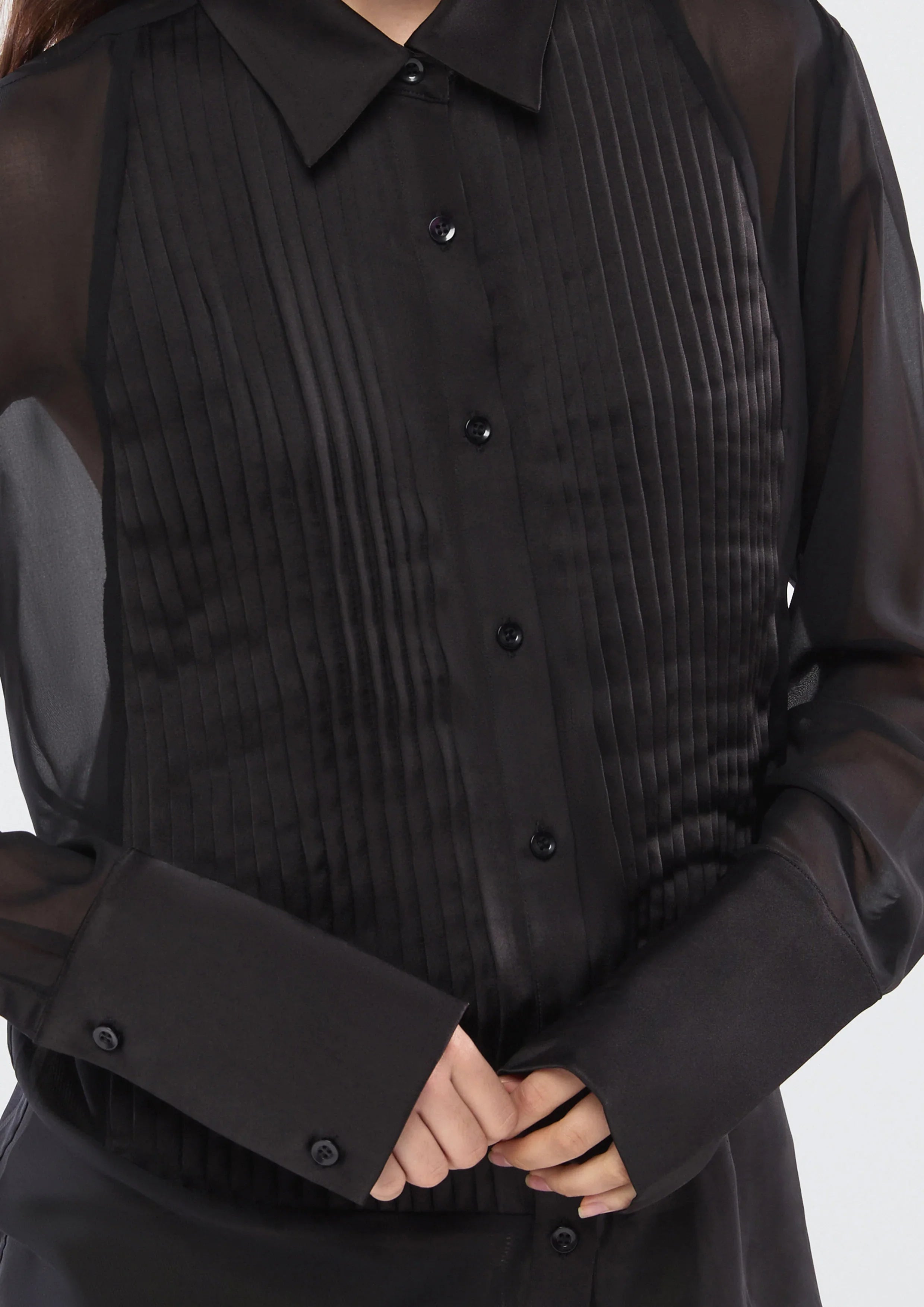 เสื้อเชิ้ตผ้าซีทรูแต่งผ้าพลีท