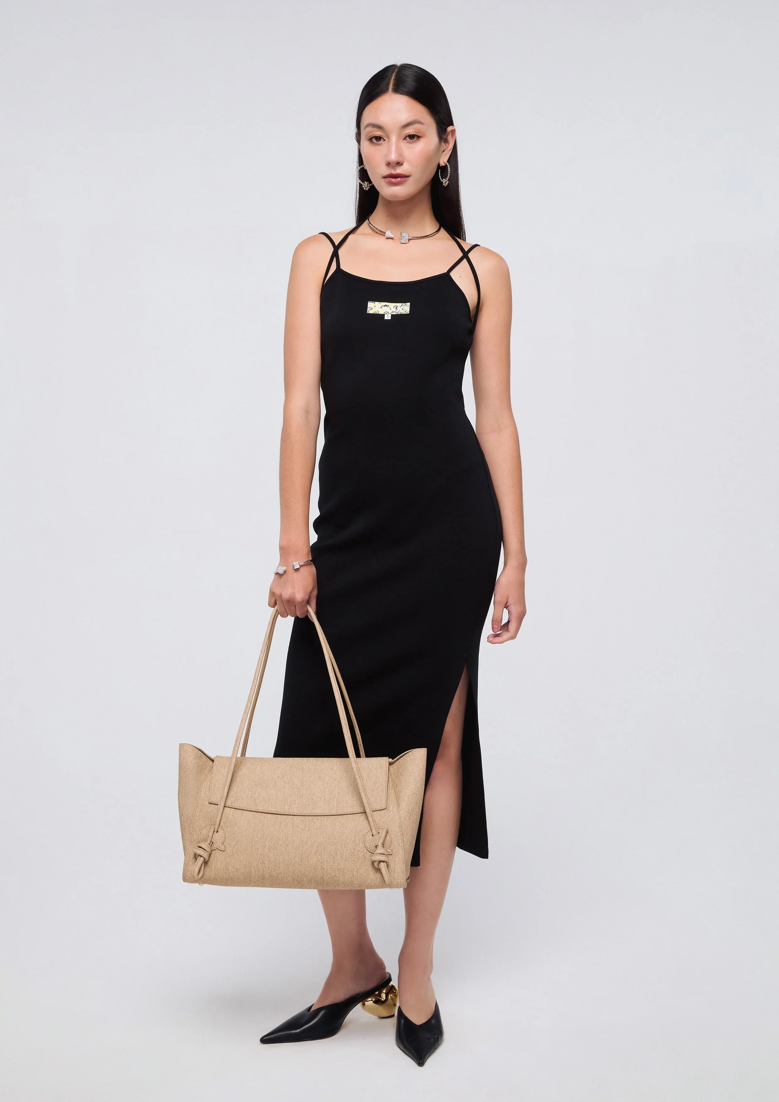 เดรสมิดิสายเดี่ยวปักโลโก้