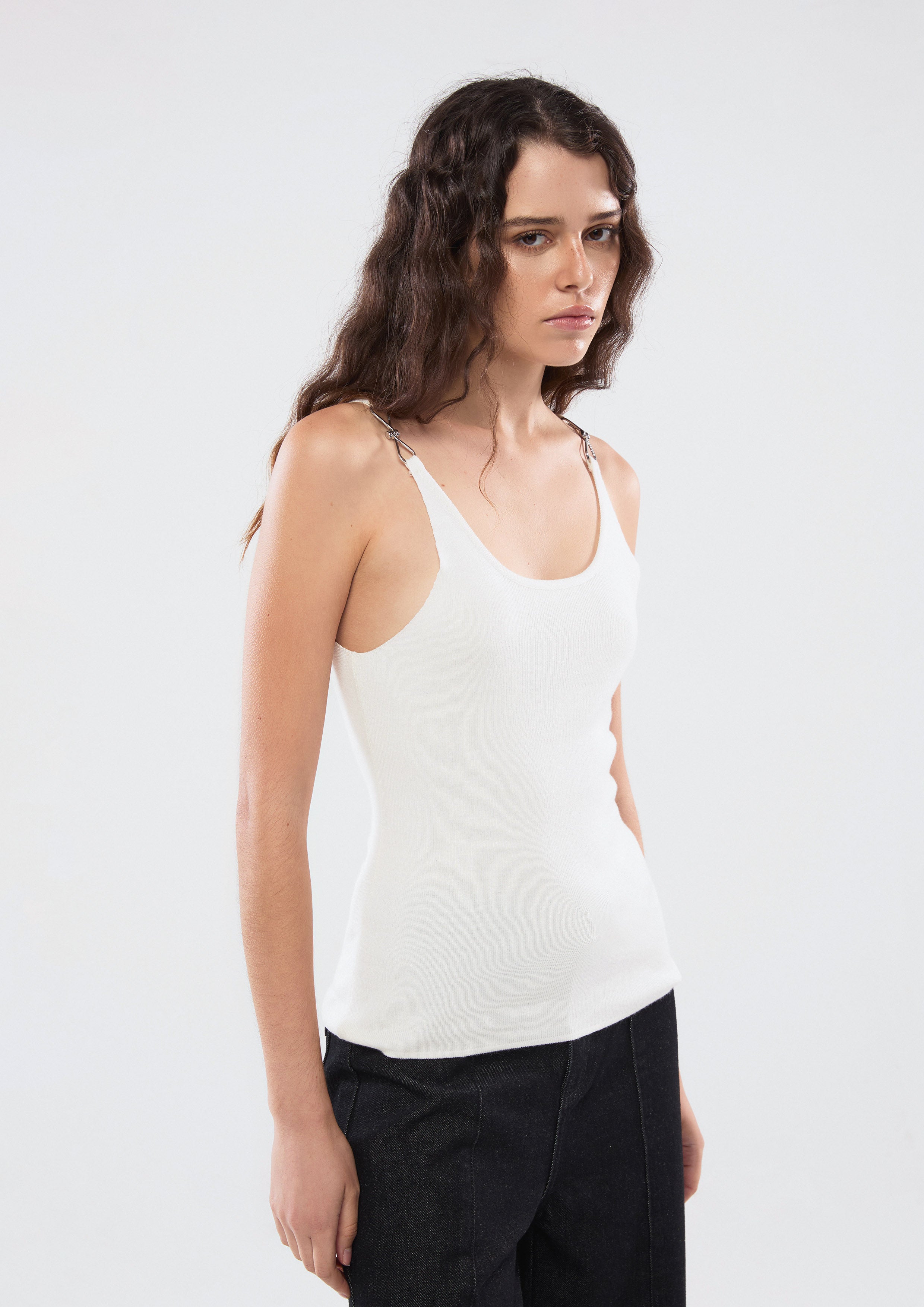 เสื้อกล้ามสายเสื้อแต่งฮาร์ดแวร์โลหะ