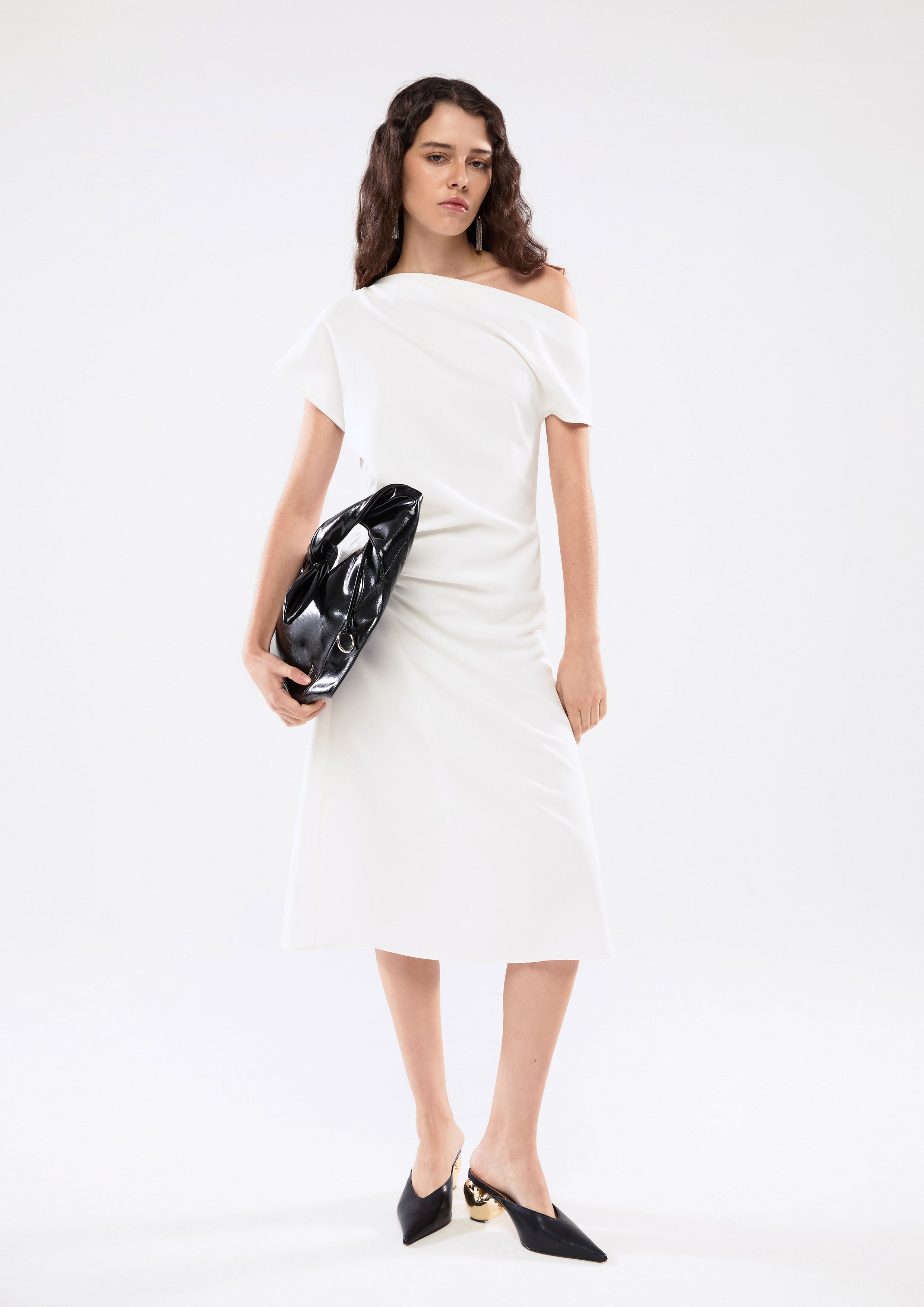 เดรสสั้นเปิดไหล่แต่งย่น