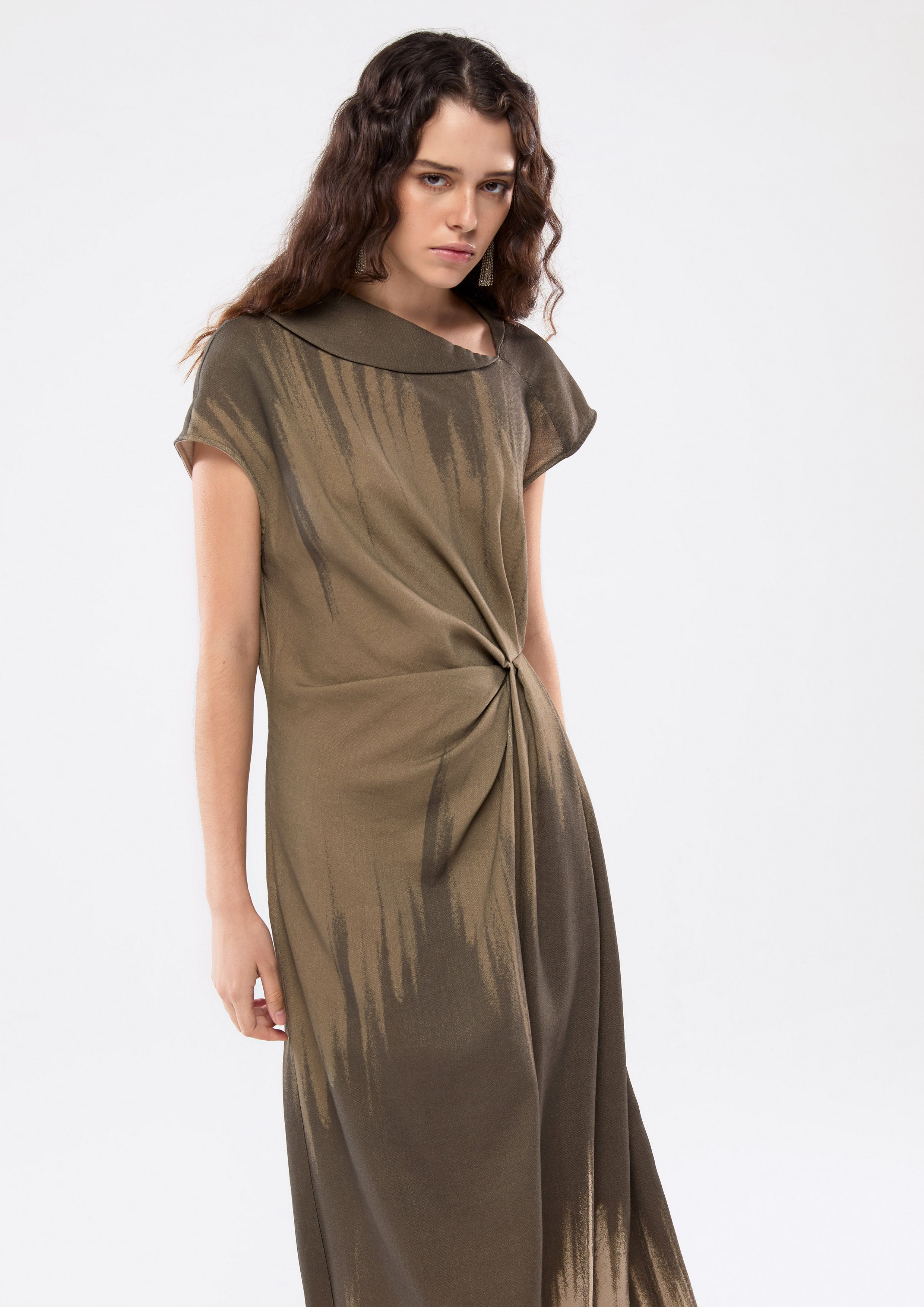 เดรสพิมพ์ลายจับเดรปด้านข้าง