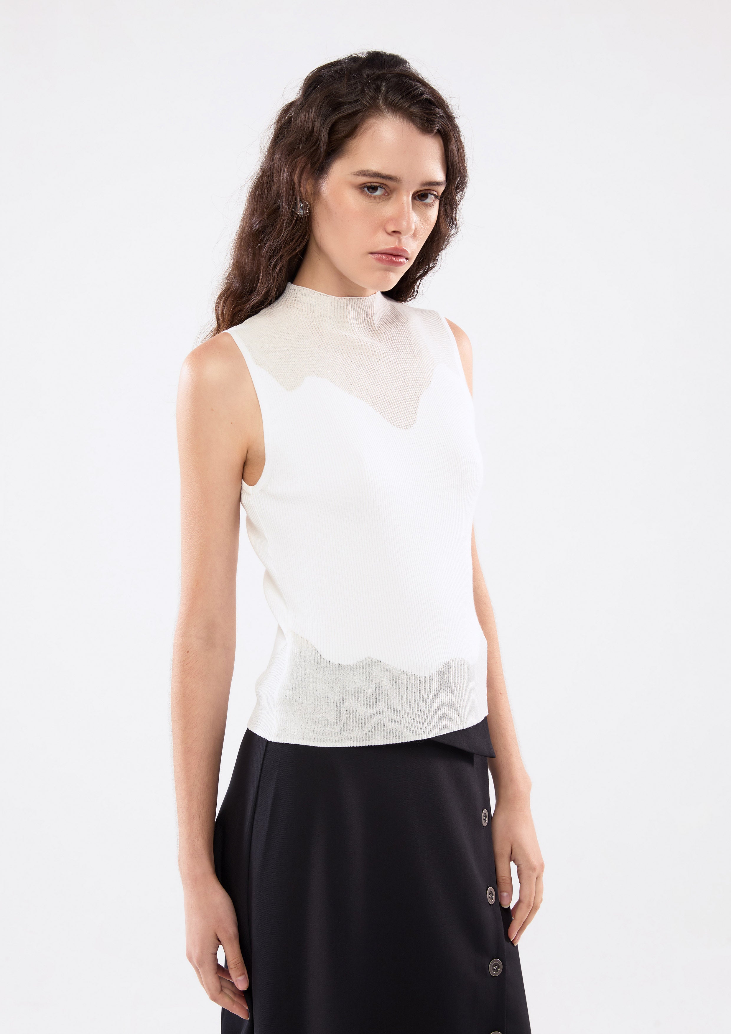 เสื้อคอสูงแขนกุดผ้าเซมิเชียร์