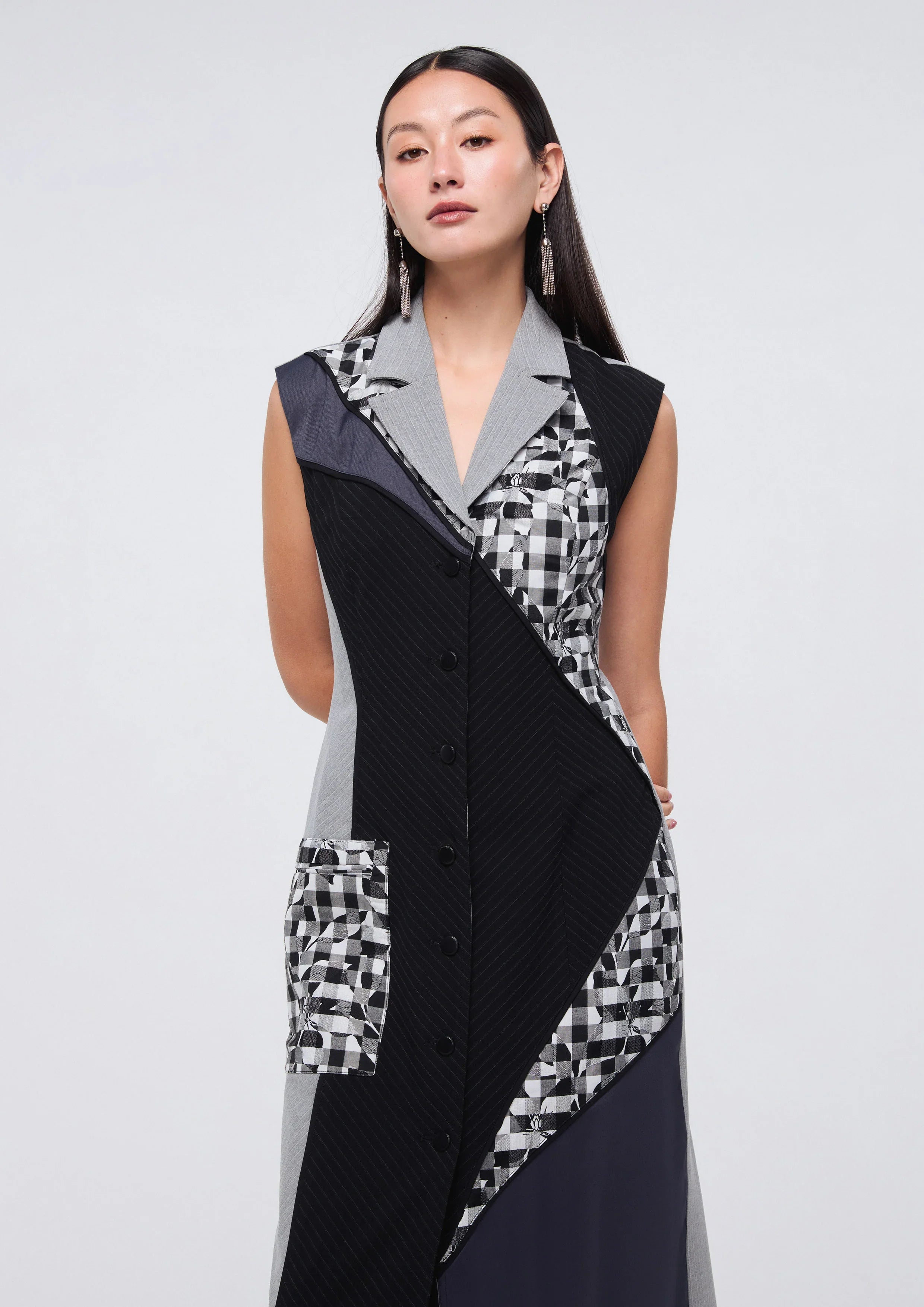 เดรสมิดิแพทช์เวิร์กแขนกุด