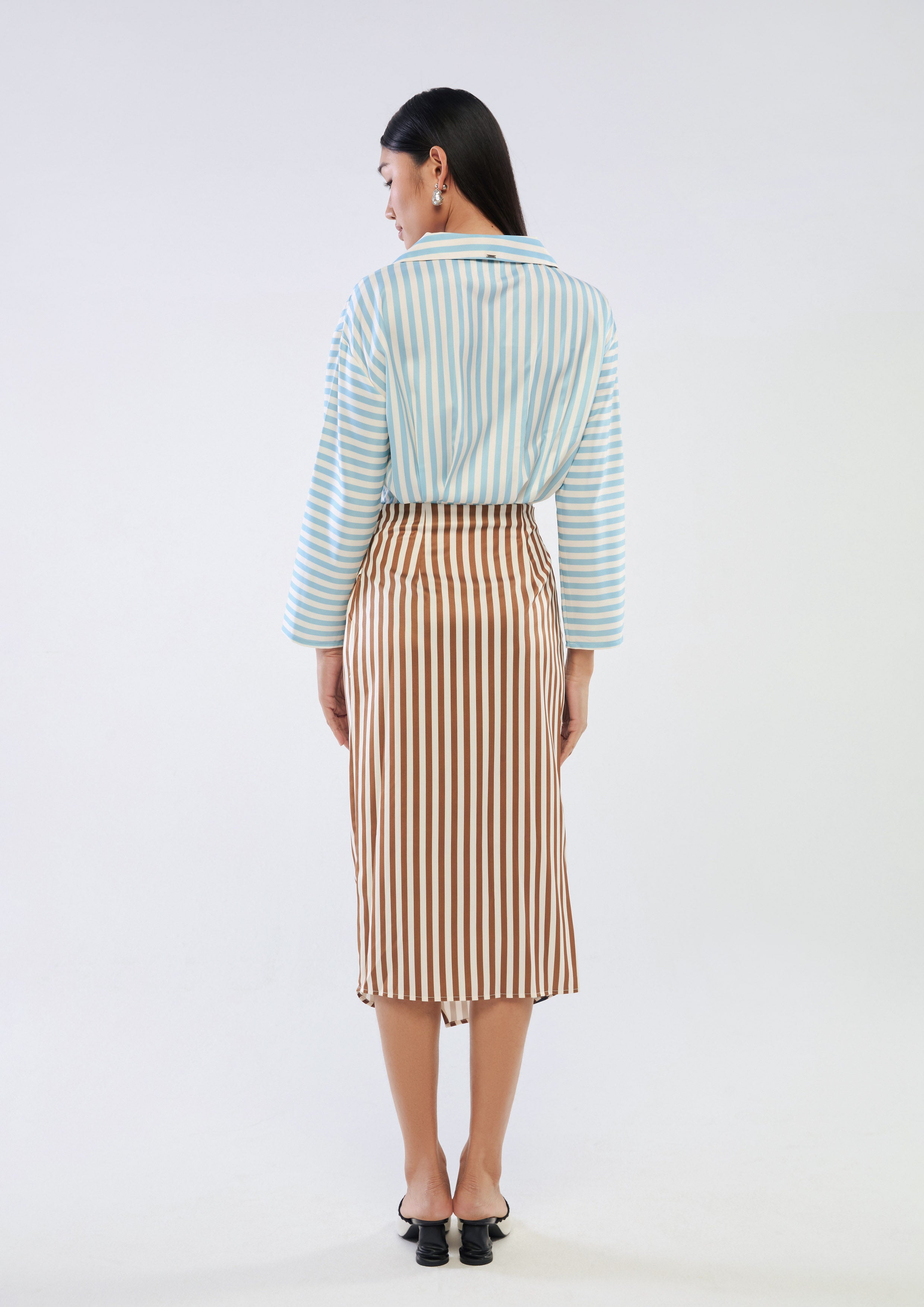 เดรสสั้นลายทางกระโปรงผ่าข้าง