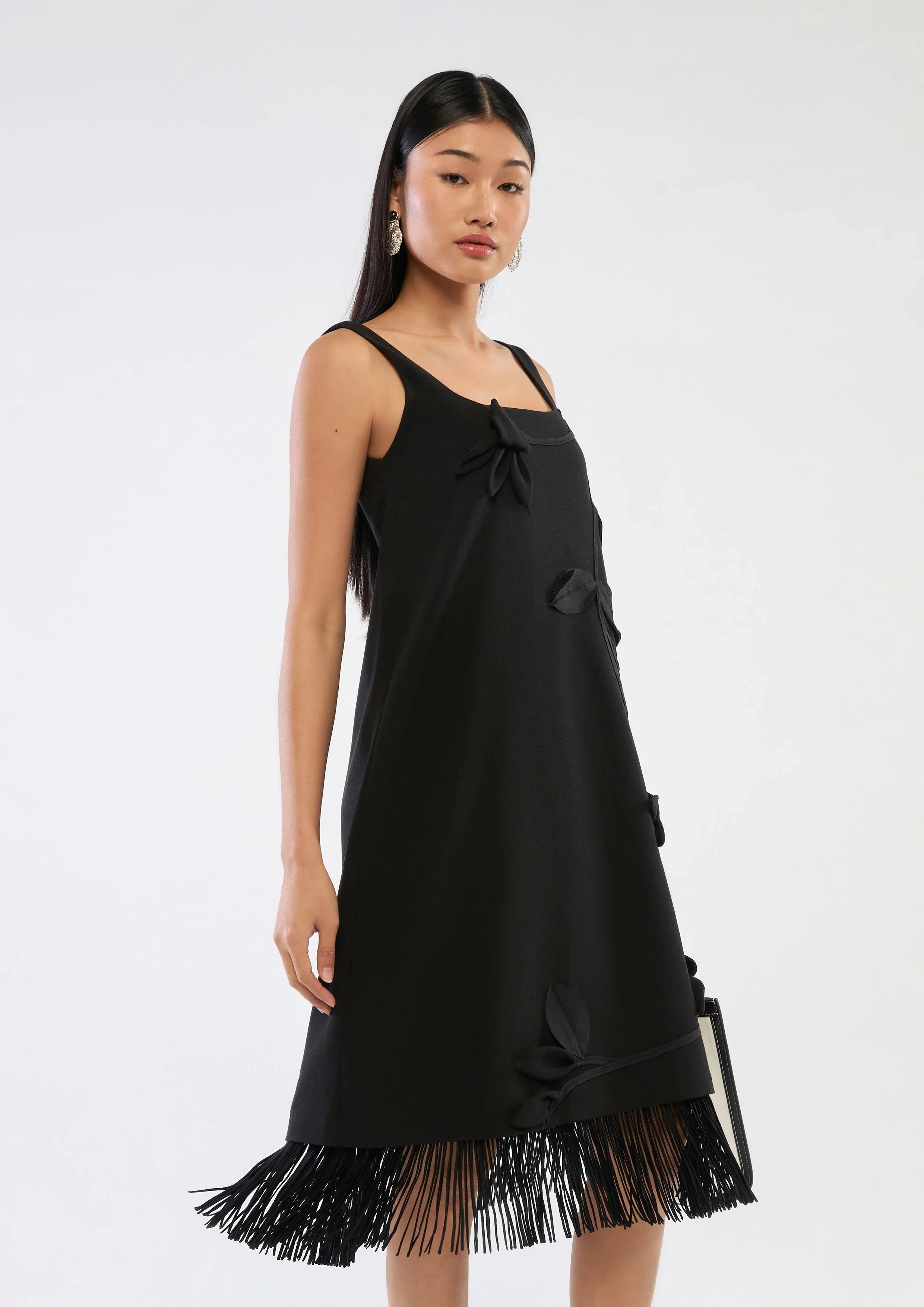 เดรสมิดิแต่งโมทีฟใบไม้กระโปรงพู่