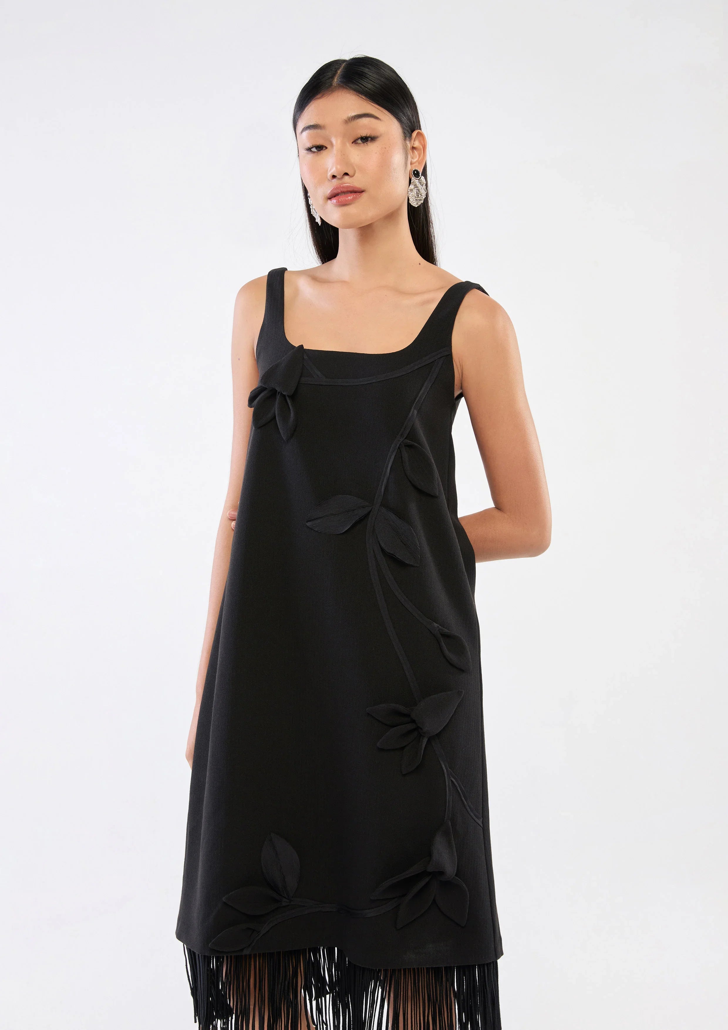 เดรสมิดิแต่งโมทีฟใบไม้กระโปรงพู่