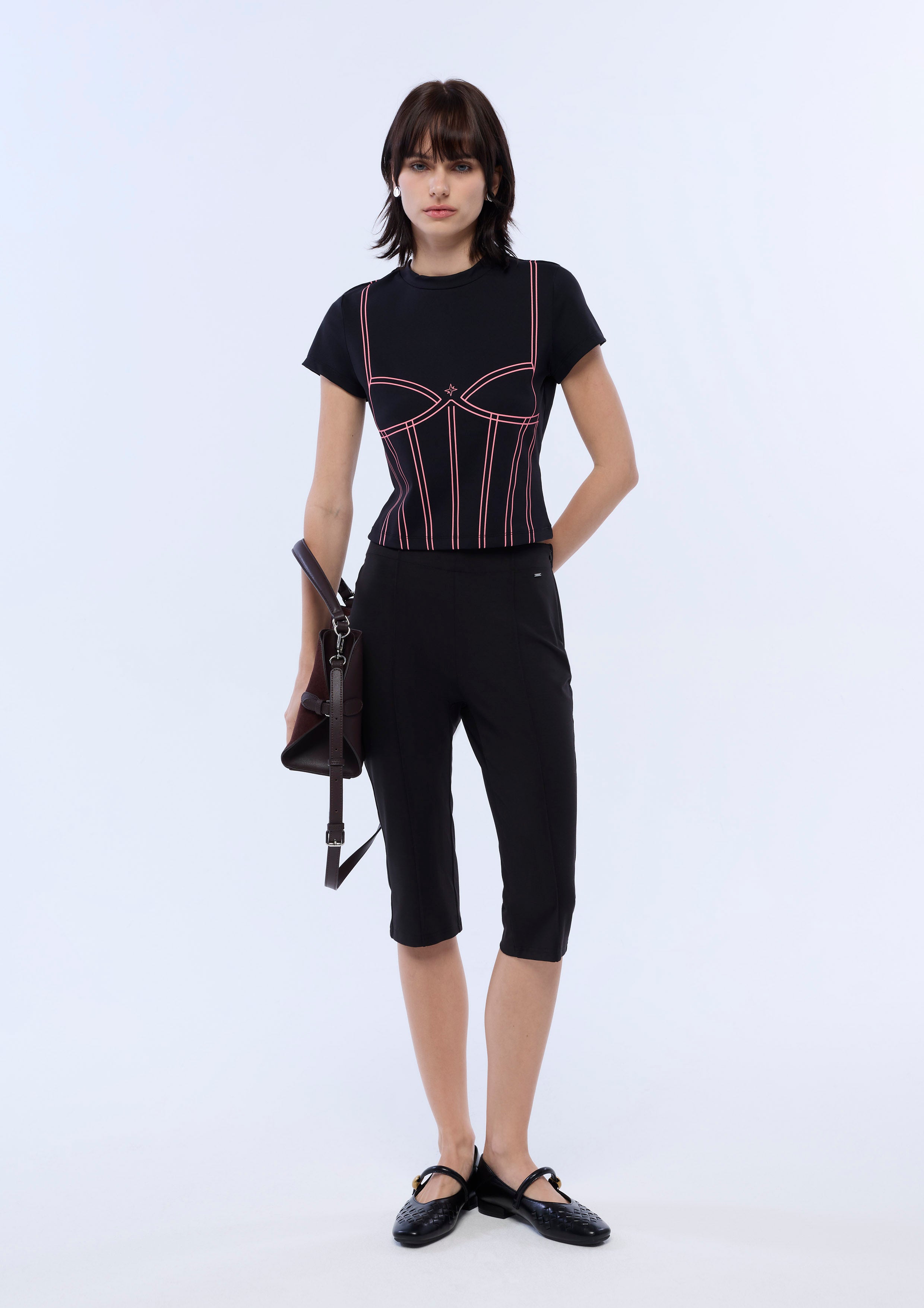 เสื้อยืดแขนสั้นพิมพ์ลายคอร์เซ็ต