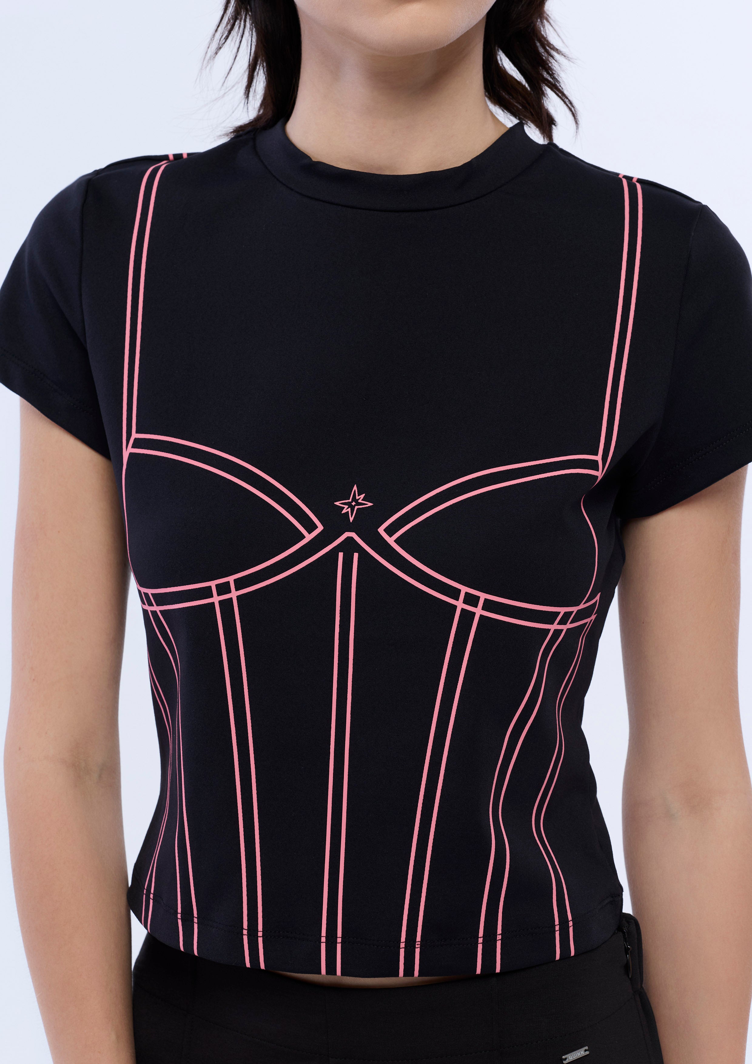 เสื้อยืดแขนสั้นพิมพ์ลายคอร์เซ็ต