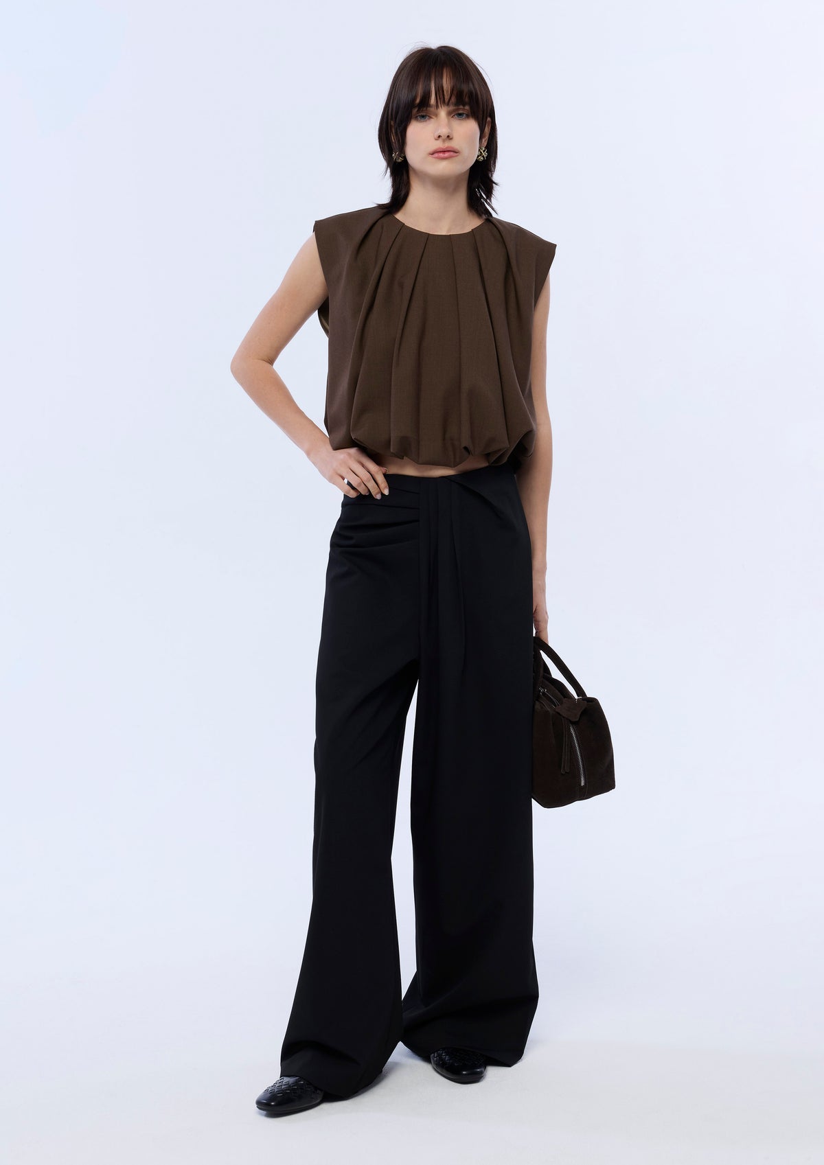 Pleated Volume Sleeveless Blouse