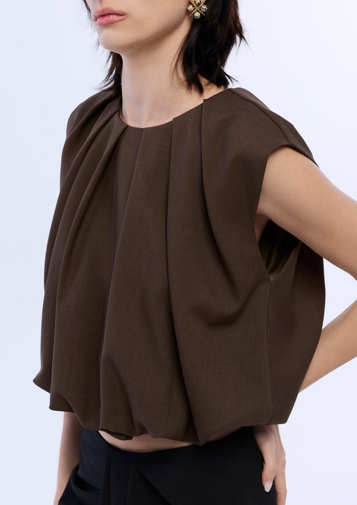 Pleated Volume Sleeveless Blouse