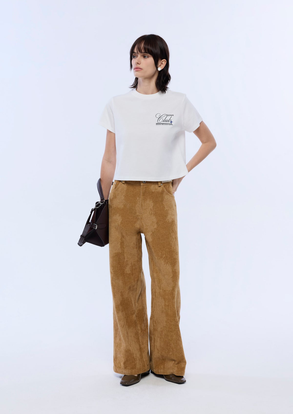 เสื้อยืดแขนสั้นปักลาย