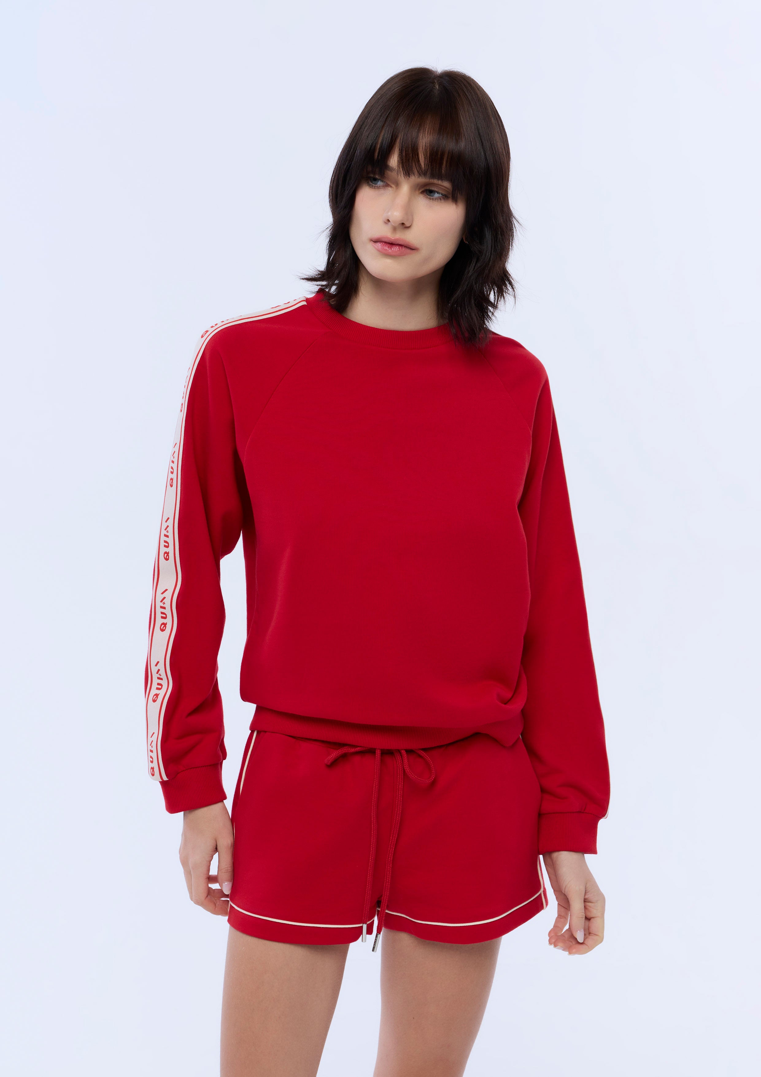 เสื้อพูลโอเวอร์แขนยาวแต่งขอบคอนทราสต์