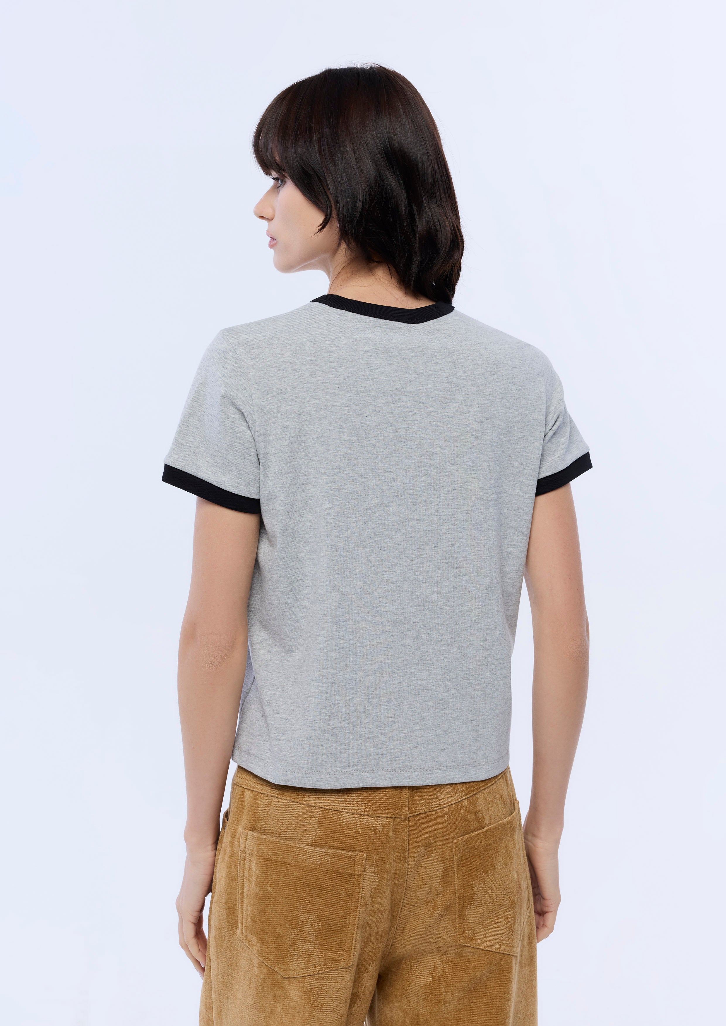 เสื้อยืดแขนสั้นปักลาย Quinn Star