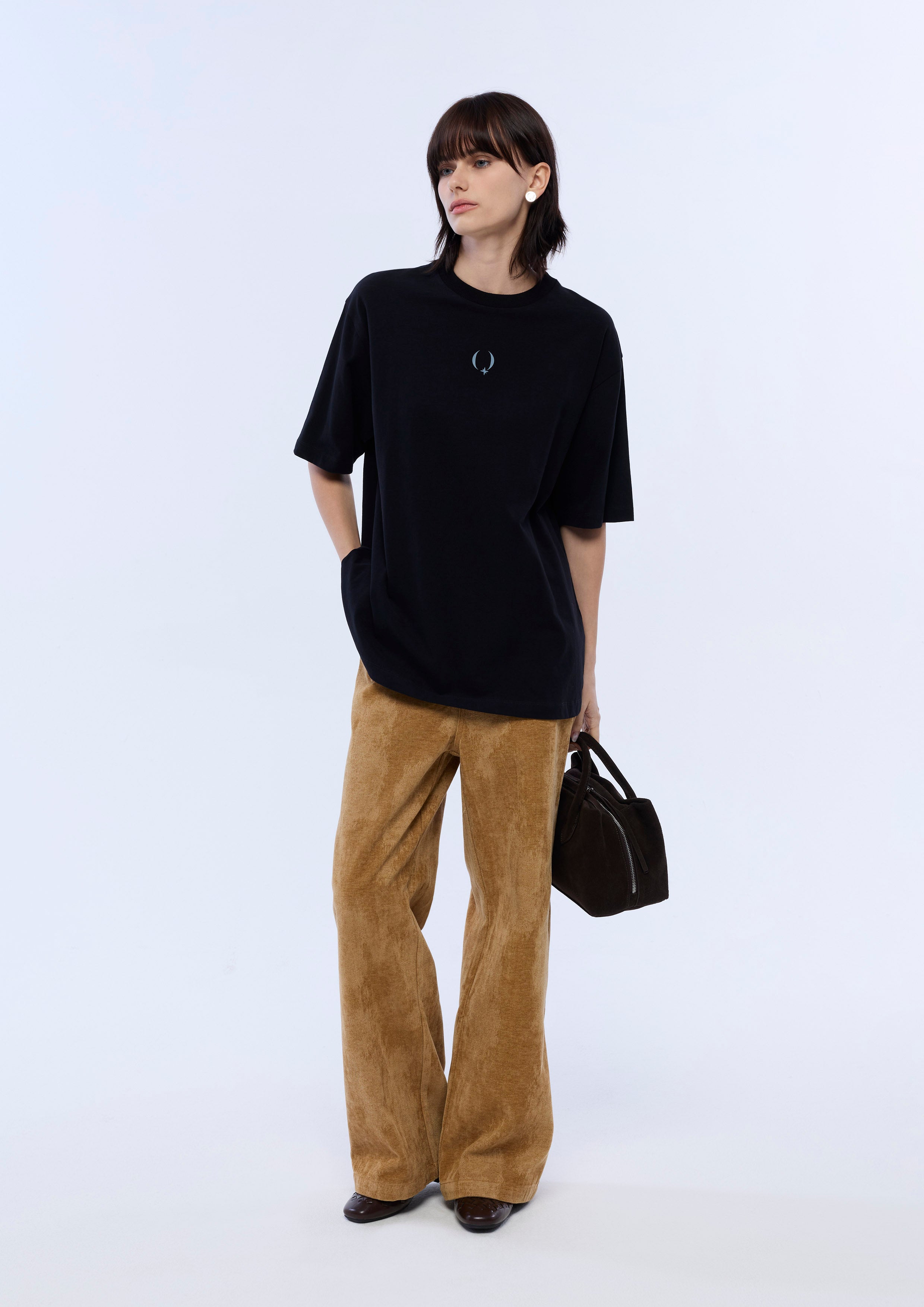 เสื้อยืดแขนสั้นพิมพ์ลายอักษรโลโก้