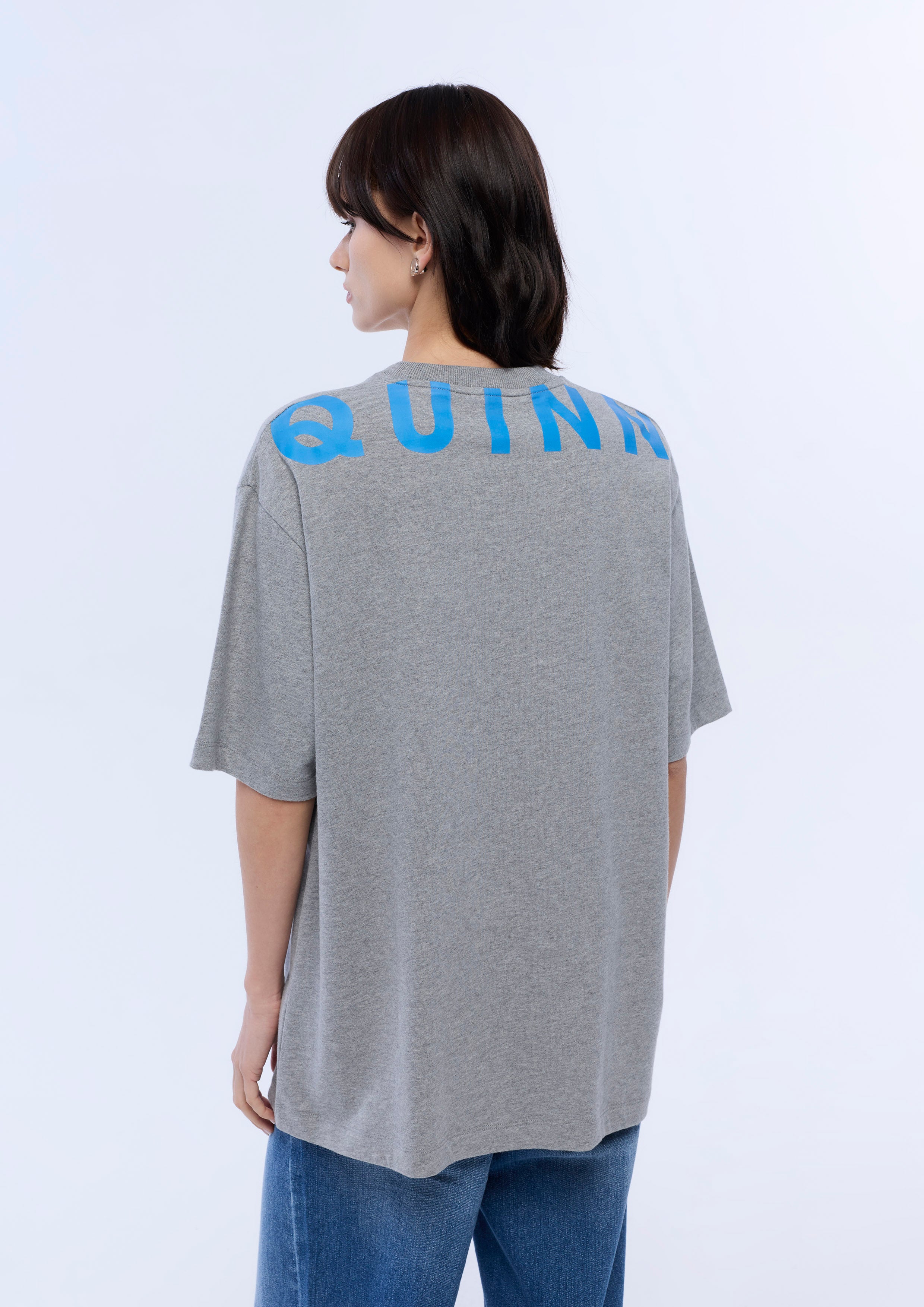 เสื้อยืดแขนสั้นพิมพ์ลายอักษรโลโก้