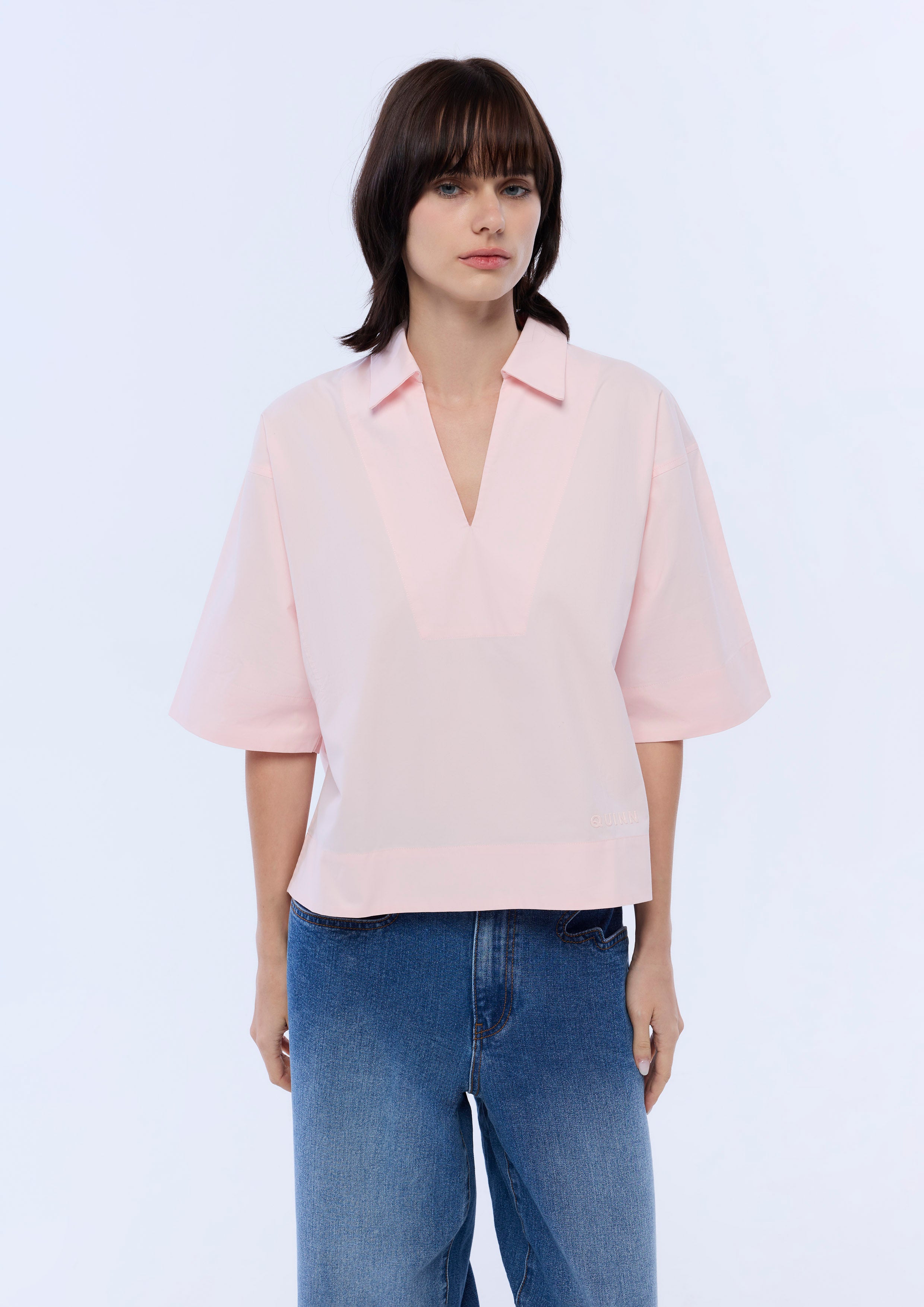 เสื้อแขนสั้นคอเสื้อวี