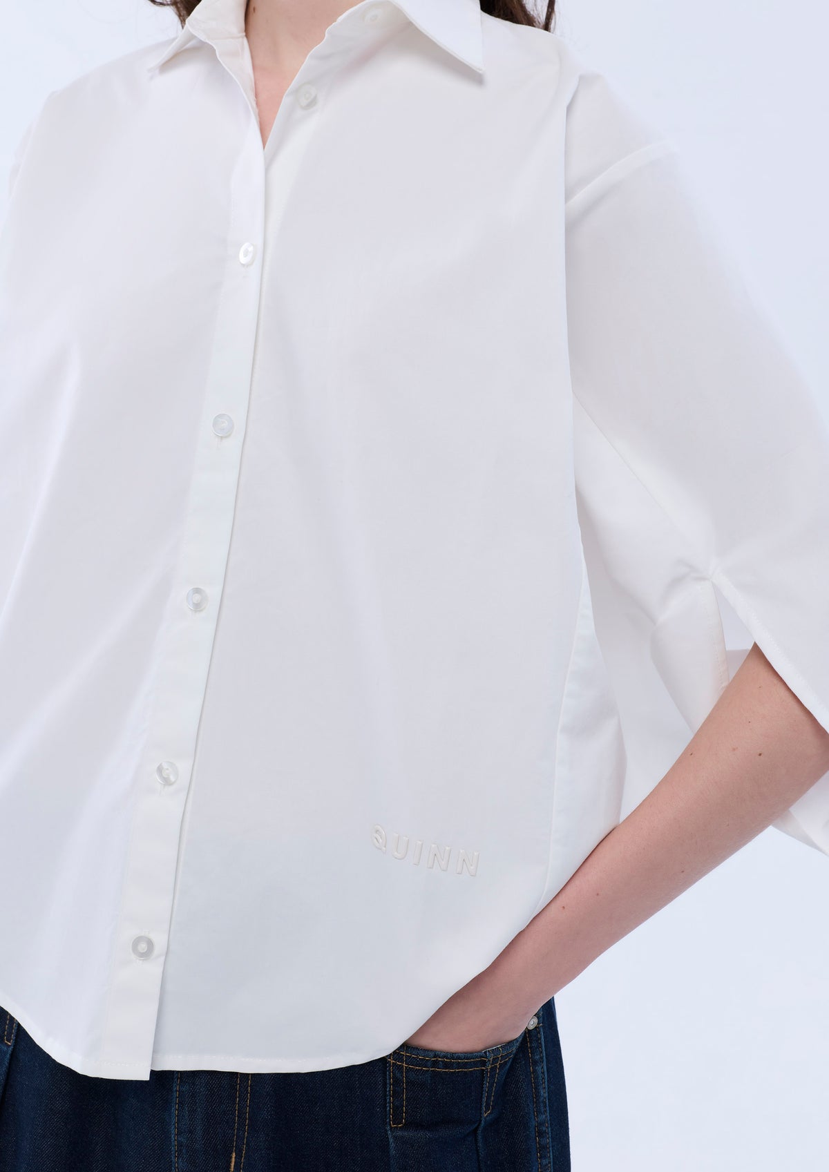 เสื้อเชิ้ตติดกระดุมทรงหลวม