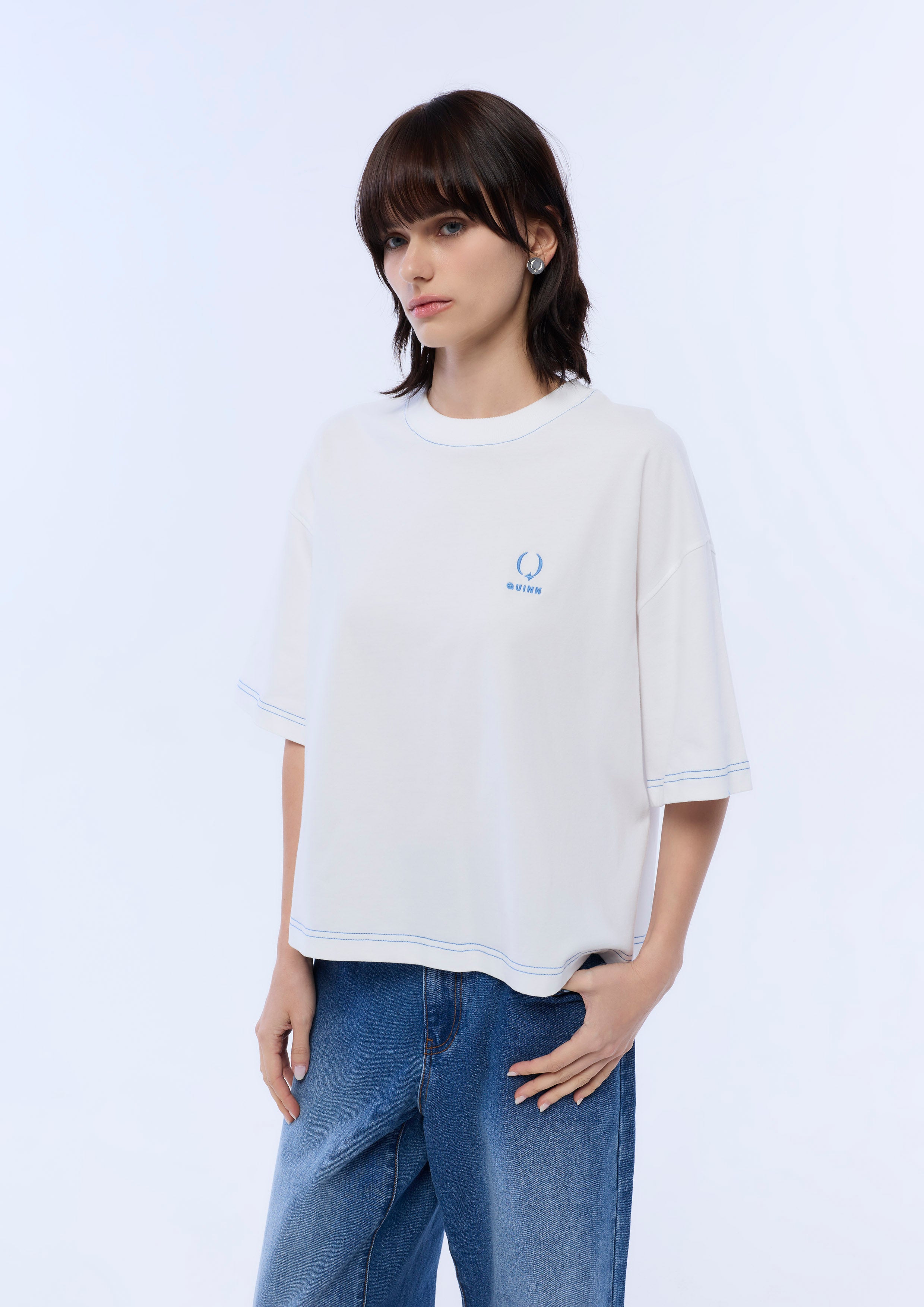 เสื้อยืดแขนสั้นโอเวอร์ไซซ์ปักโลโก้