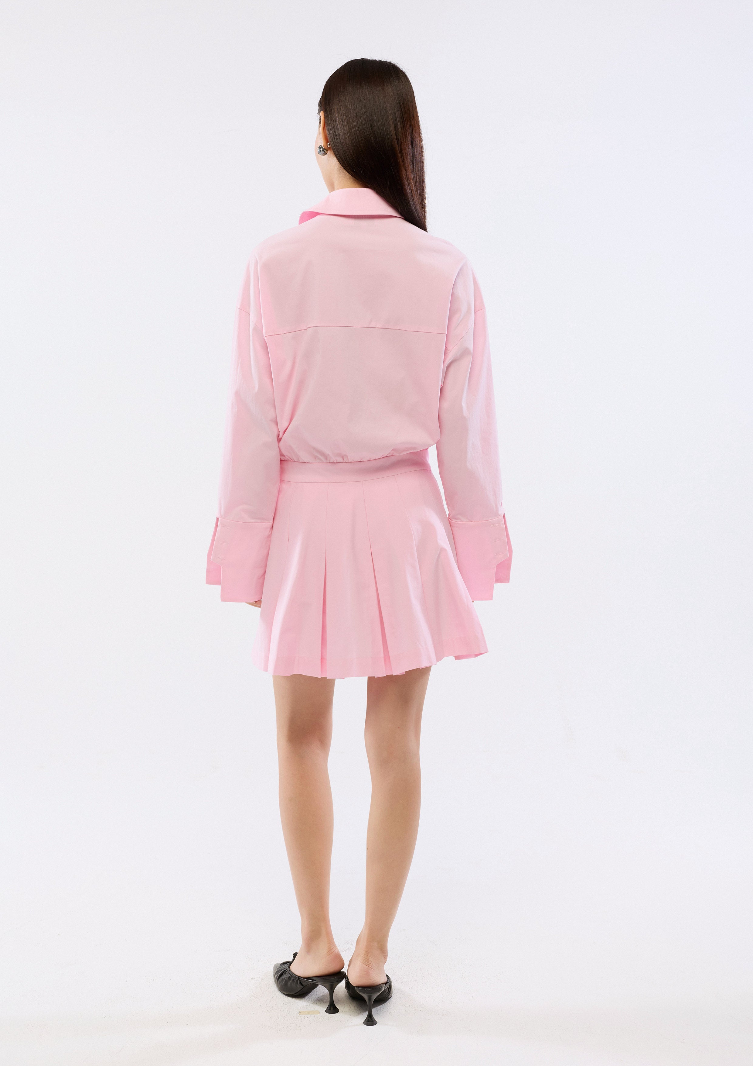 เดรสสั้นแขนยาวปกคอเสื้ออสมมาตร
