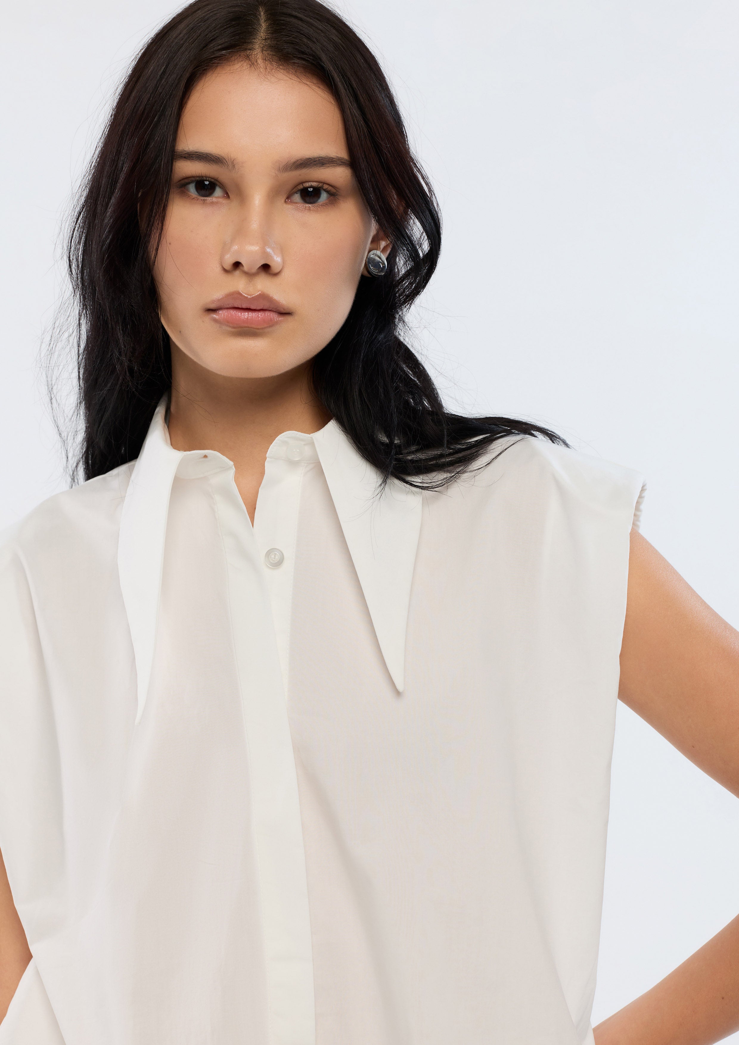 Point Collar Top With Belt