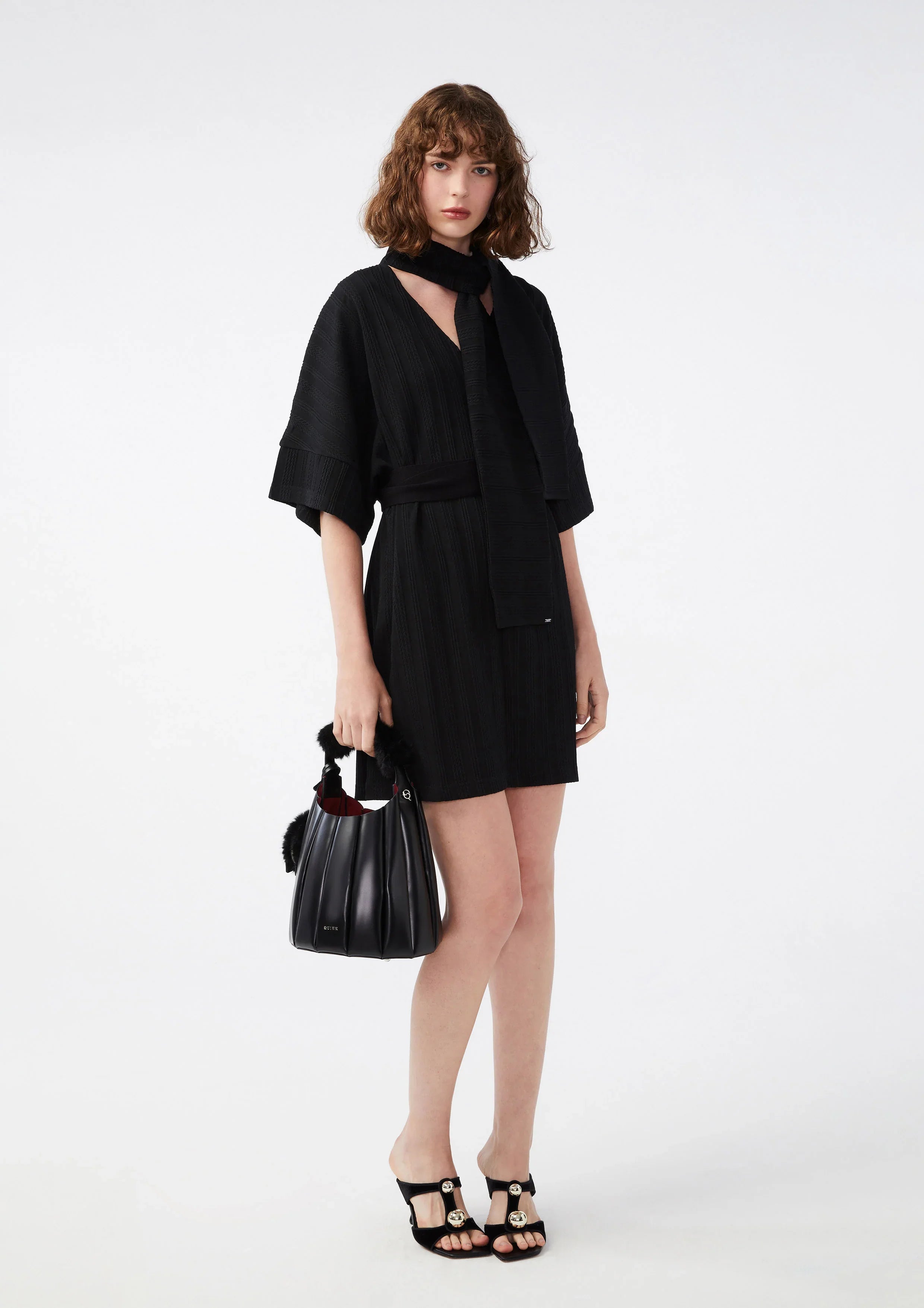 เดรสสั้นพร้อมสายเชือกยาวผูกคอ